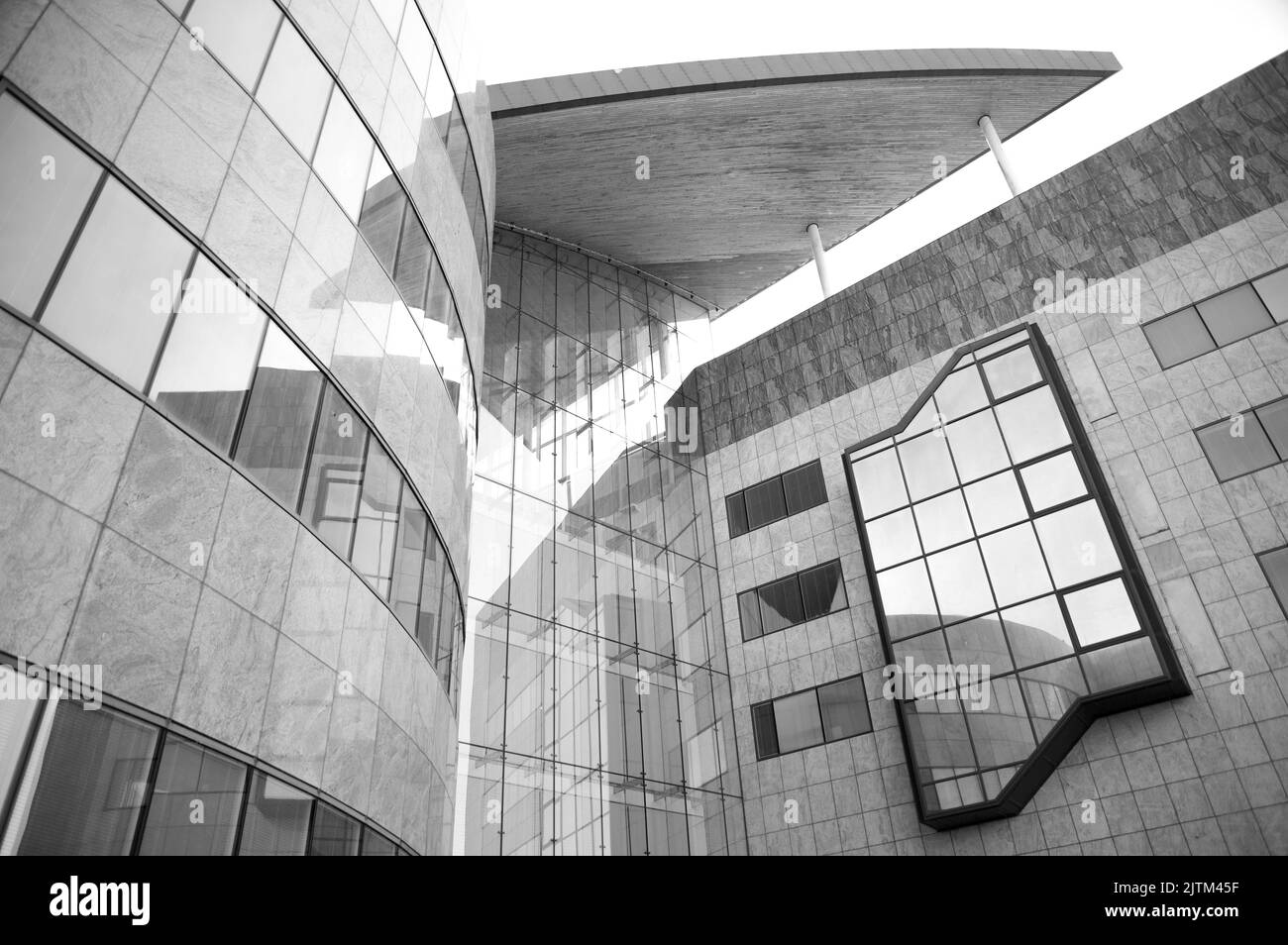 Façade en verre à un immeuble de bureau moderne, Banque D'Images