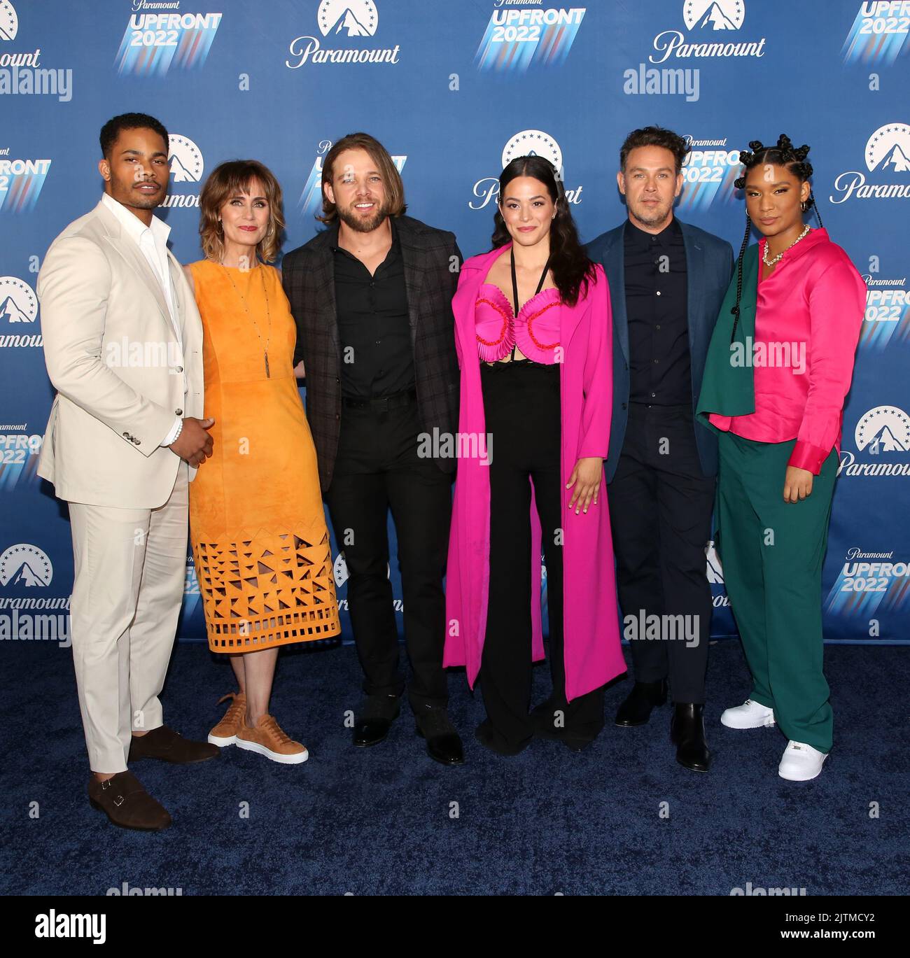 Jordan Calloway, Diane Farr, Max Thierlot, Stephanie Arcila, Kevin Alejandro et Jules Latimer assistent à la fête de poste Paramount Upfront 2022 tenue au 660, avenue Madison, sur 18 mai 2022, à New York ©Steven Bergman/AFF-USA.COM Banque D'Images