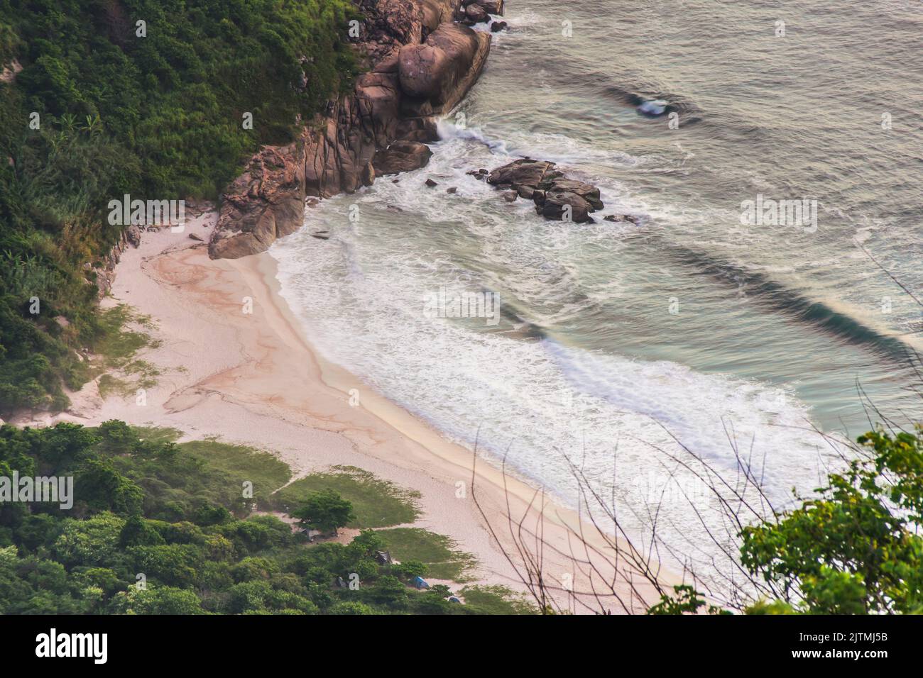 Vue depuis le sommet de la pierre télégraphique de Rio de Janeiro, Brésil. Banque D'Images
