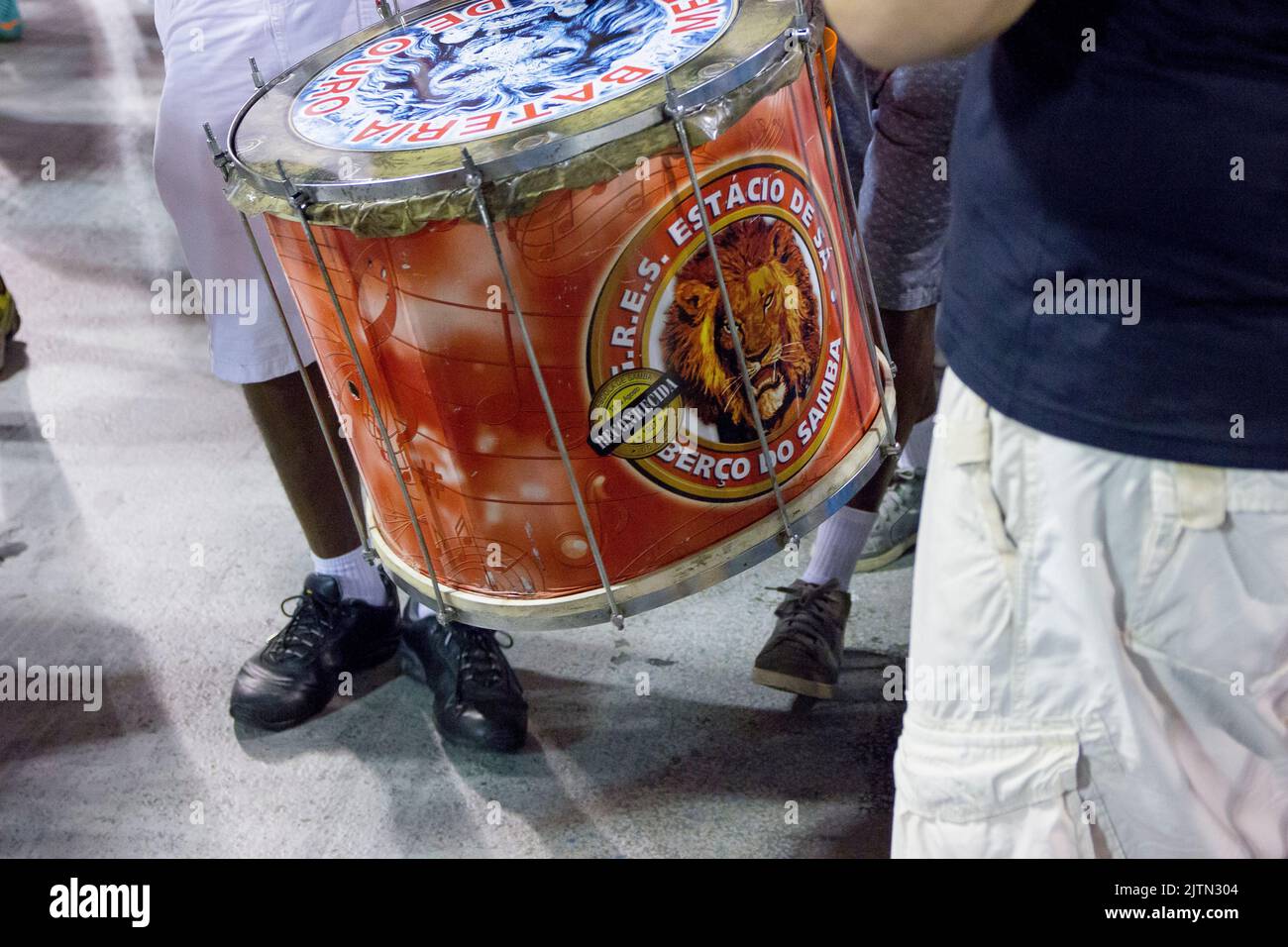 Répétition technique de l'école de samba estacio de sa à Rio de Janeiro, Brésil - 20 décembre 2015: École classique de samba du carnaval de rio de jan Banque D'Images