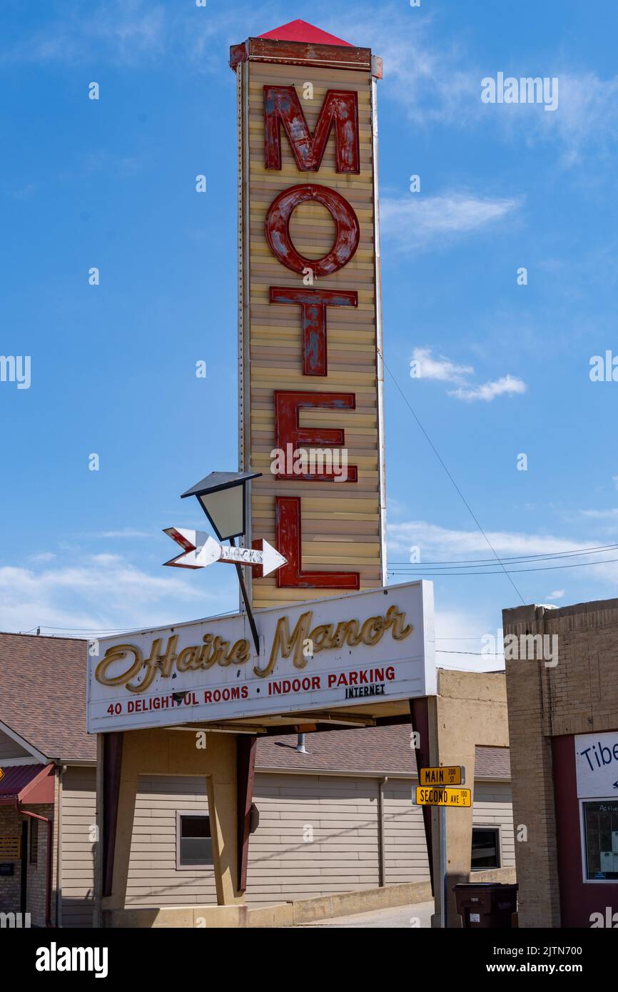 Shelby, Montana - 2 juillet 2022 : panneau pour le Motel O'Haire Manor dans le centre-ville Banque D'Images