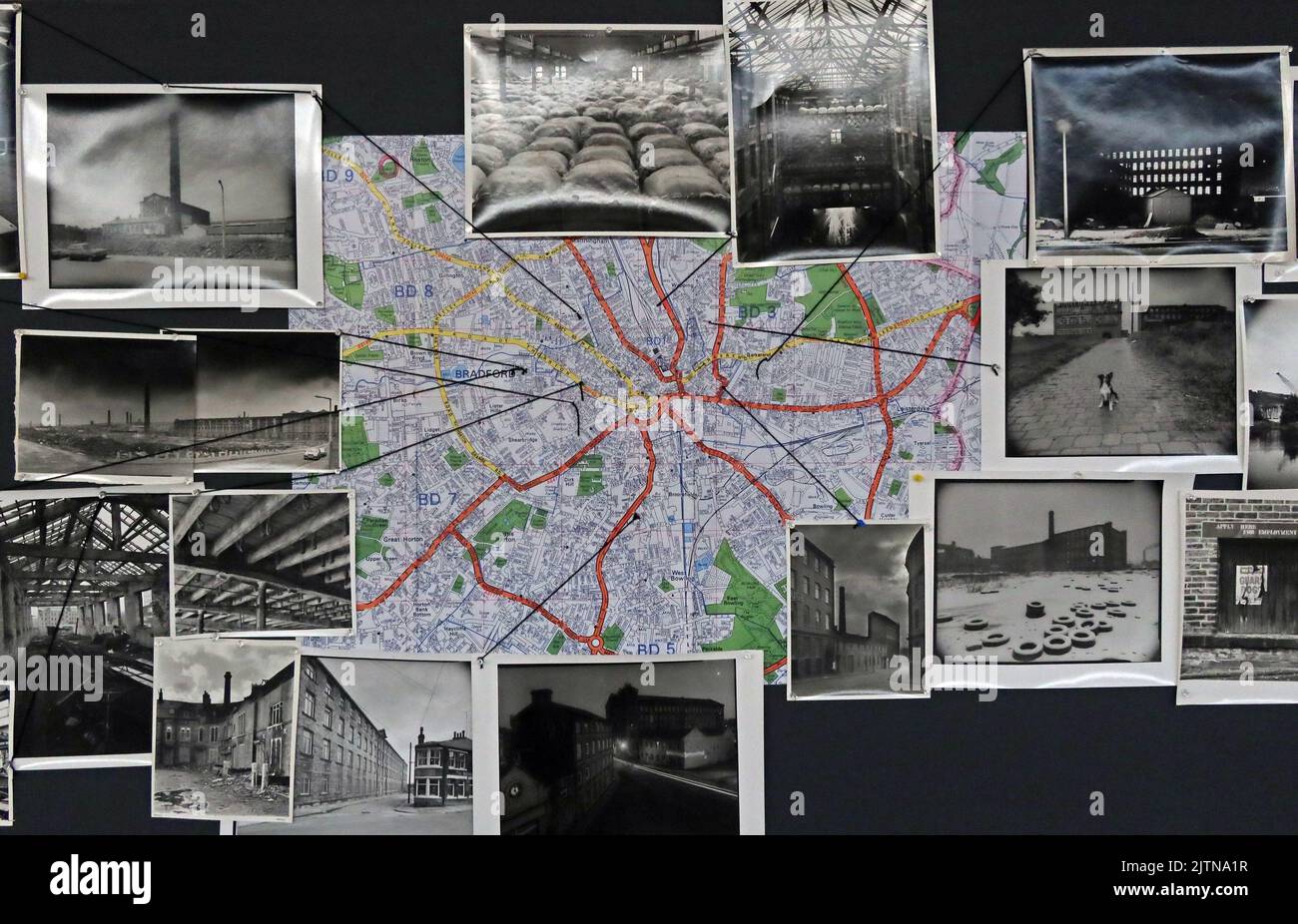 Bradford lieux de prises de photos, dans le cadre de la rétrospective Ian Beesley, 2022 à Salts Mill, Saltaire, West Yorkshire Banque D'Images