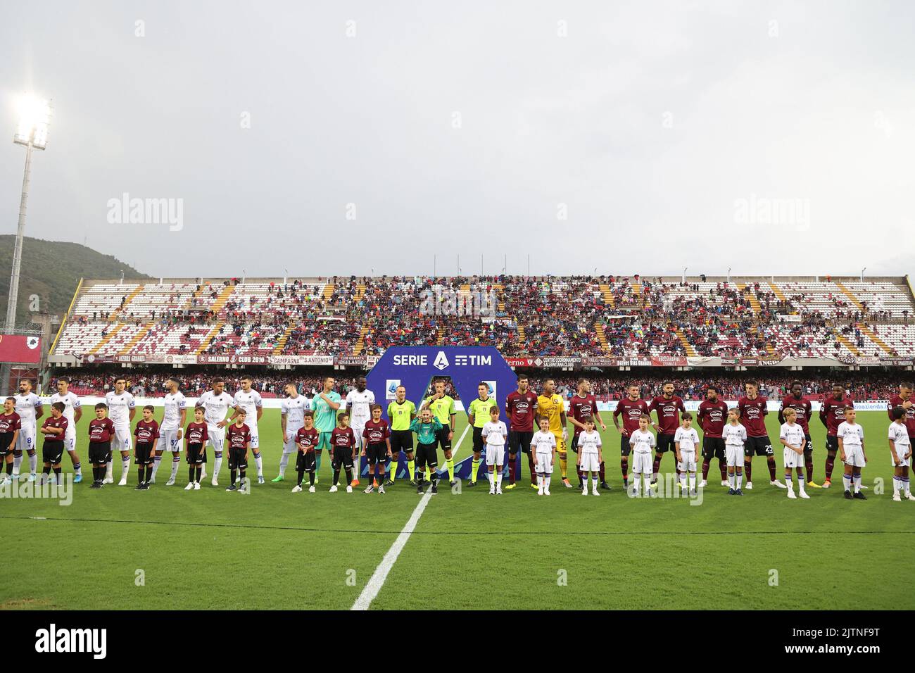 Foto Alessandro Garofalo/Lapresse 28 agosto 2022 Salerno, Italia sport calcio Salernitana vs Sampdoria - Campionato di calcio série A Tim 2022/2023 - Stadio Arechi. Nella foto: Schieramento escadron, inizio gara 28 août 2022 Salerno, Italie football sportif Salerntana vs Samdoria - championnat italien de football Ligue a 2022/2023 - Arechi stade. Sur la photo : alignez Banque D'Images