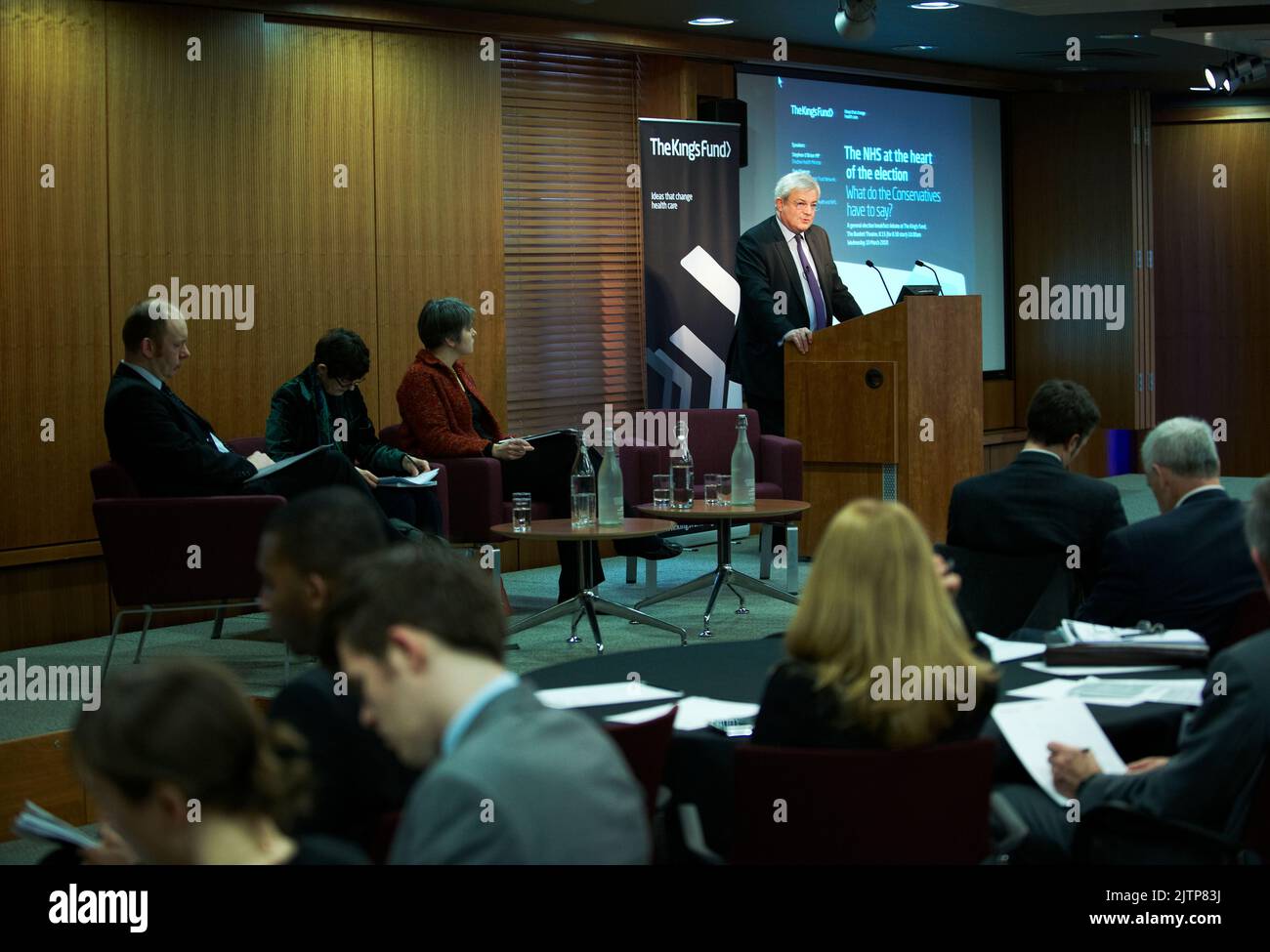 Stephen O'Brien, Sue Slipmann, Dr Anne Dixon et Jonathan Nicholls s'exprimant lors des séances d'information du King's Fund Breakfast Banque D'Images
