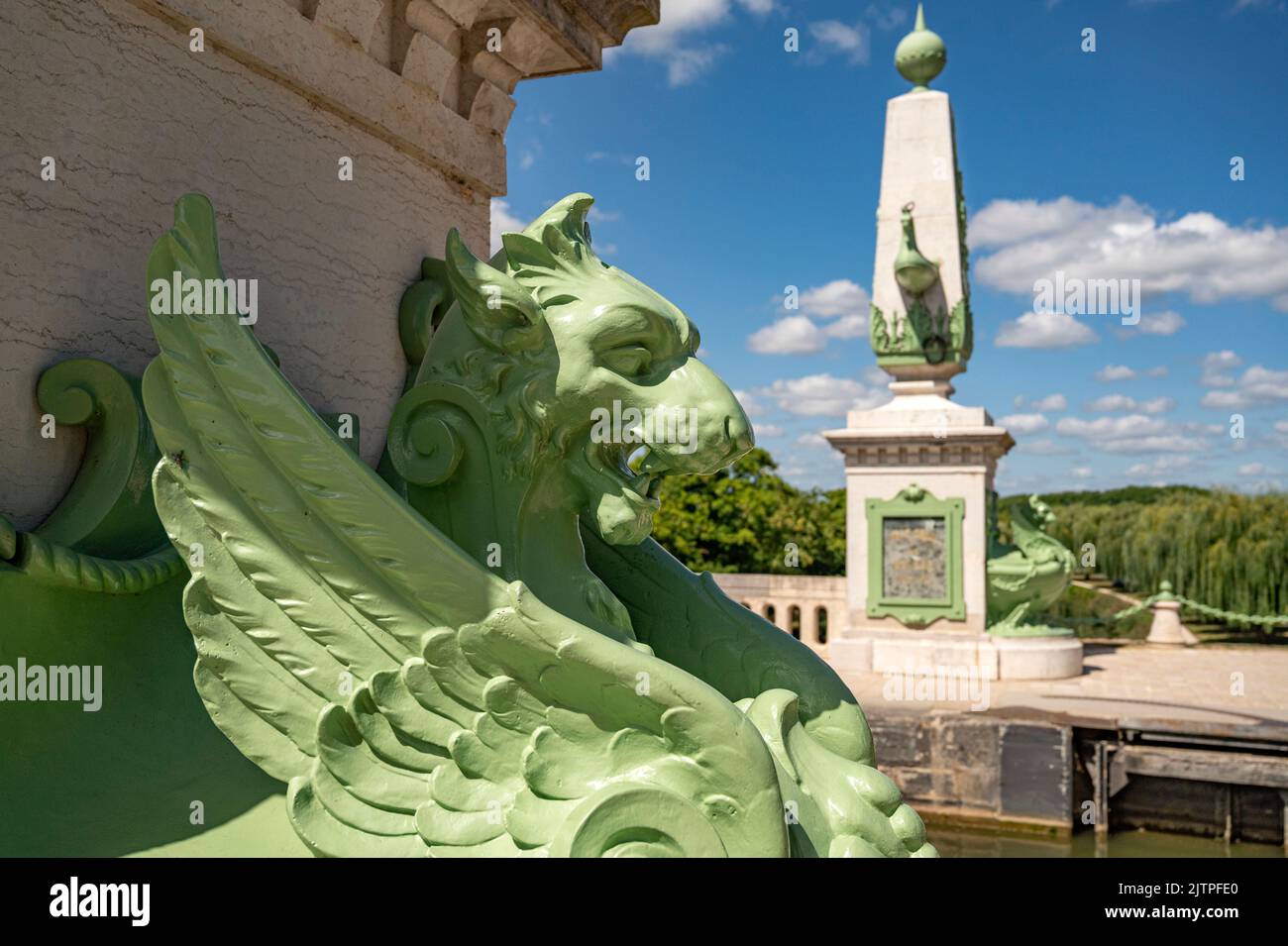 Le PontCanal de Briare est un pont de canal métallique qui traverse la
