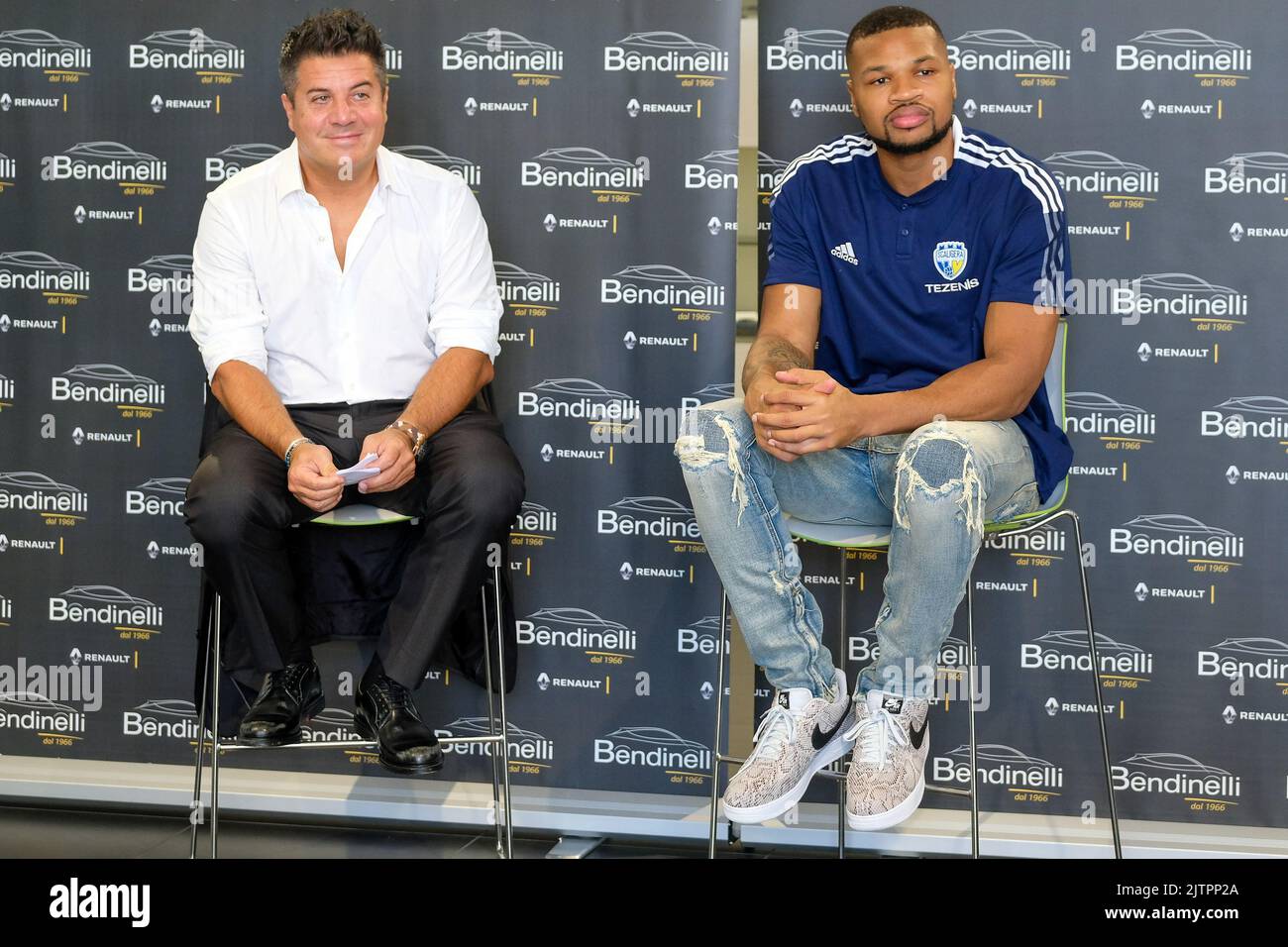 Conférence de presse pour la présentation du nouveau joueur de basket-ball de Scaligera basket Tezenis Verona, Tylor Smith. Banque D'Images