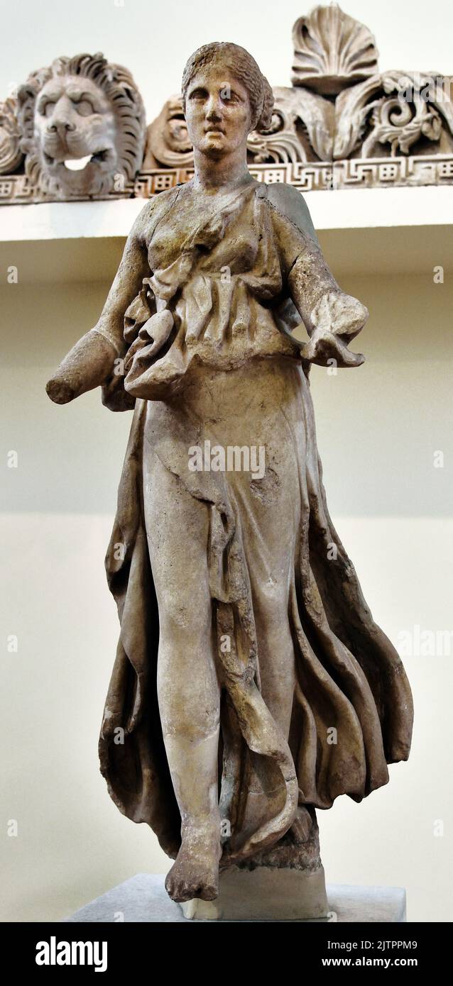 Nike Artemis Temple, les ailes ont été faites d'un morceau de marbre séparé, mis dans les prises conservées, épaules de la figure, fin 4th c. BC, Musée archéologique national d'Athènes. Banque D'Images