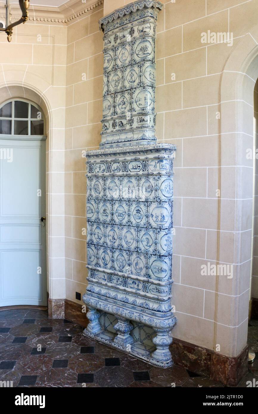 Château DE VOLTAIRE à LA FERNEY-VOLTAIRE : intérieur, appareils de chauffage en porcelaine Banque D'Images