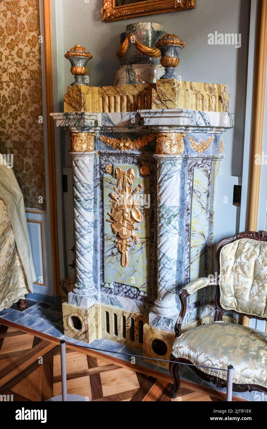 Château DE VOLTAIRE à LA FERNEY-VOLTAIRE : intérieur, appareils de chauffage en porcelaine Banque D'Images