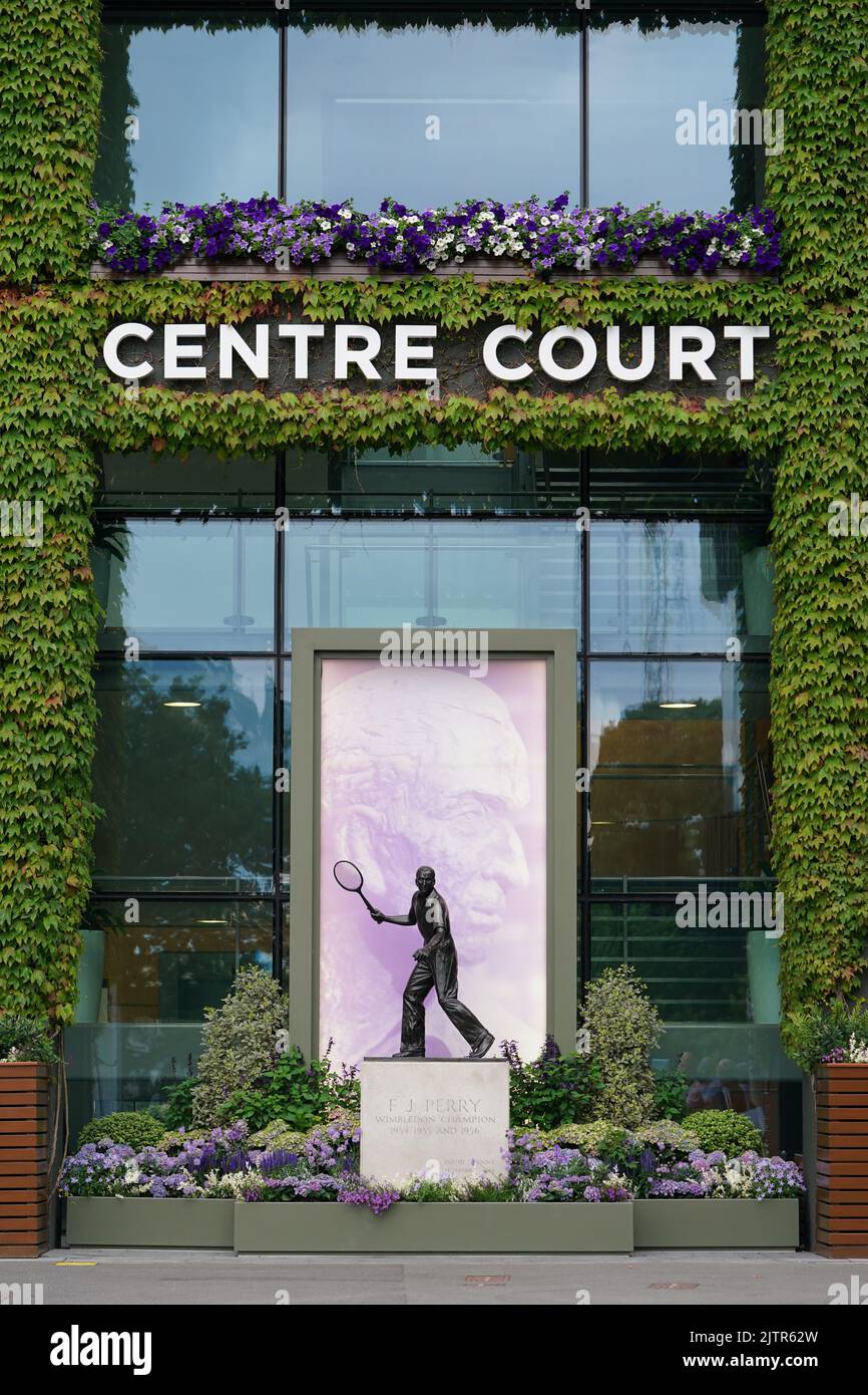 Statue de Fred Perry au All England tennis Club aux championnats de Wimbledon Banque D'Images