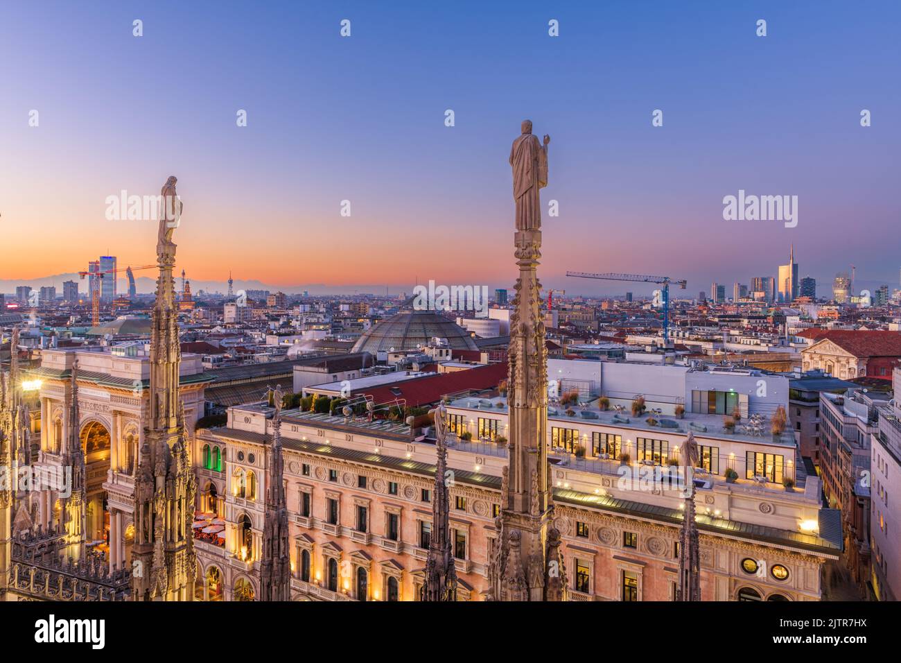 Milan, Italie vue d'ensemble de la ville dans la soirée. Banque D'Images