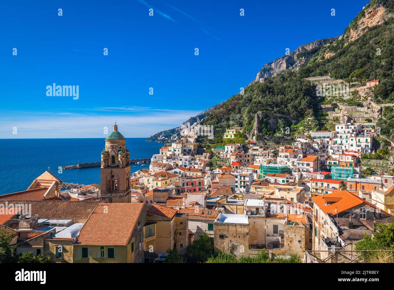 Amalfi, ville italienne, paysage urbain sur la côte amalfitaine. Banque D'Images