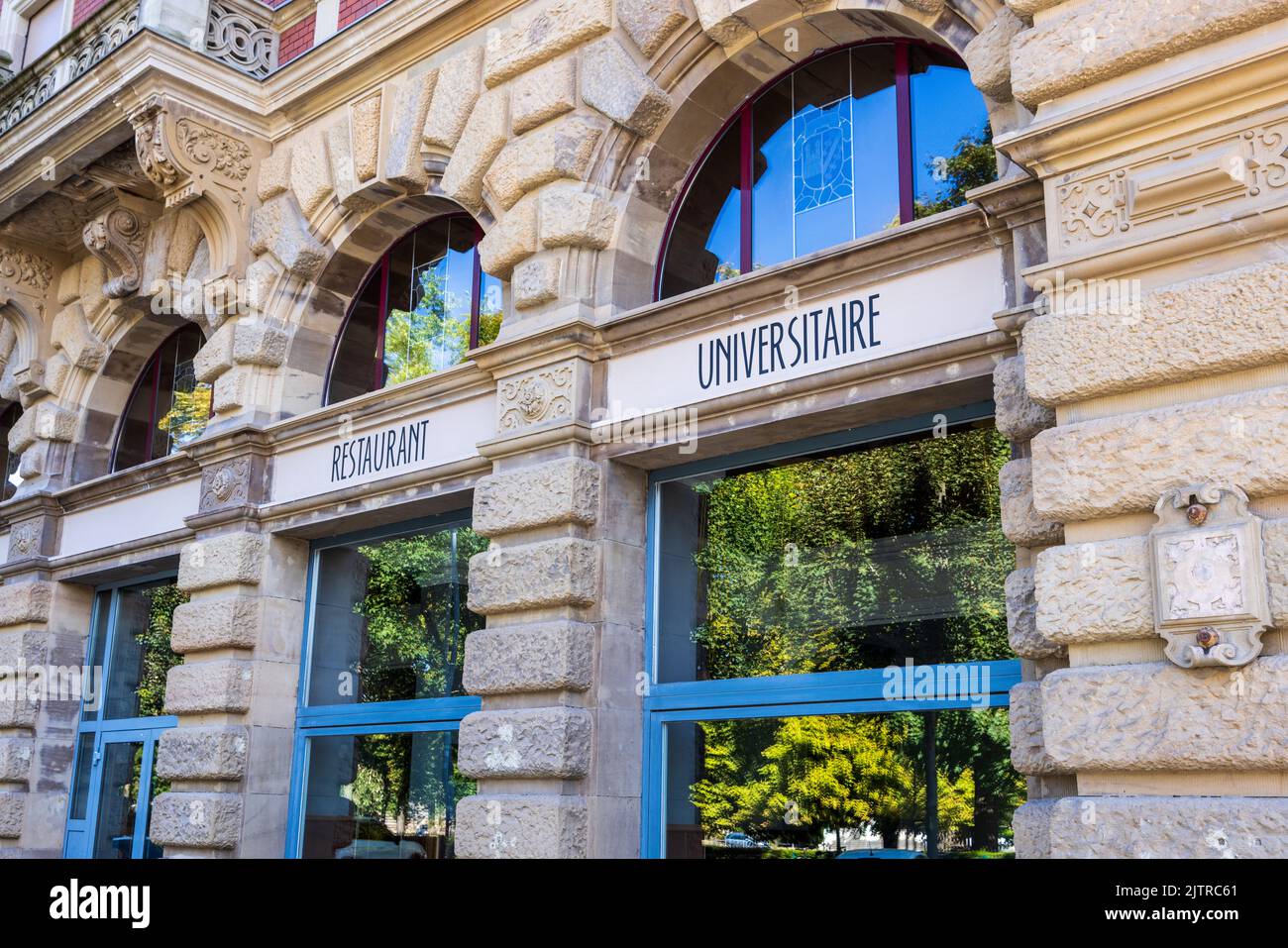 Strasbourg, France - 08 août 2022 : le bâtiment du restaurant universitaire de Strasbourg ; le service est géré par le CROUS, organe gouvernemental Banque D'Images