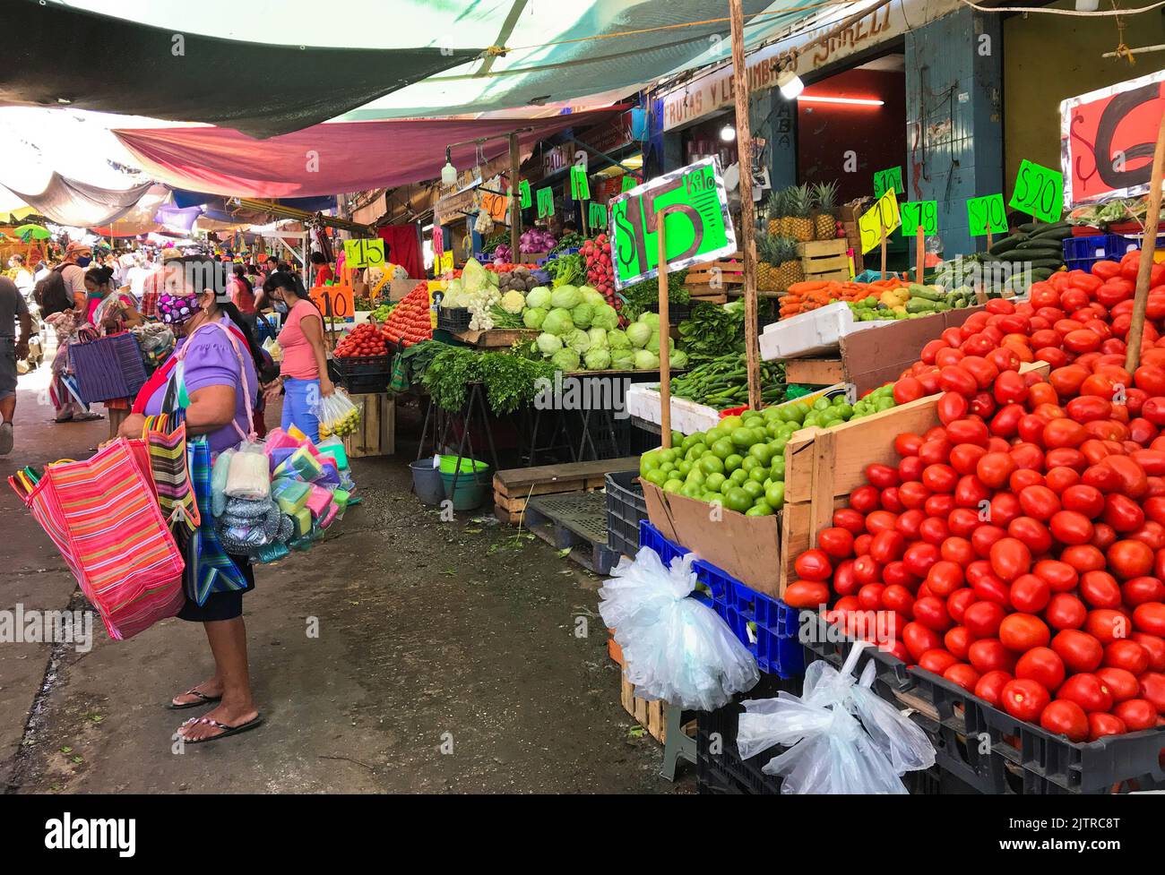 People shopping, Municipal Mercado, Acapuco, Mexique Banque D'Images