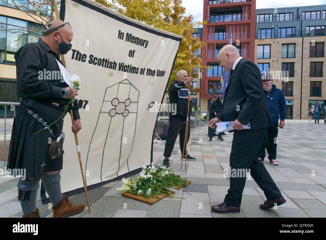 Edinburgh, Écosse, Royaume-Uni, 01 septembre 2022. Les partisans de l'indépendance écossaise se réunissent à l'extérieur du bâtiment du gouvernement britannique, la maison Queen Elizabeth. Le bâtiment a été officiellement ouvert aujourd'hui par le secrétaire d'État pour l'Écosse, Alister Jack MP. Credit sst/alamy Live News Banque D'Images