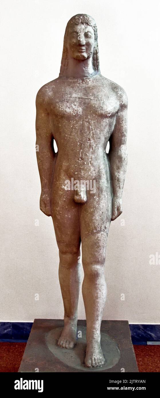 Ancienne statue archaïque grecque kouros, trouvée à Melos, vers 550 BC Musée archéologique national d'Athènes. Marbre Naxian . Banque D'Images