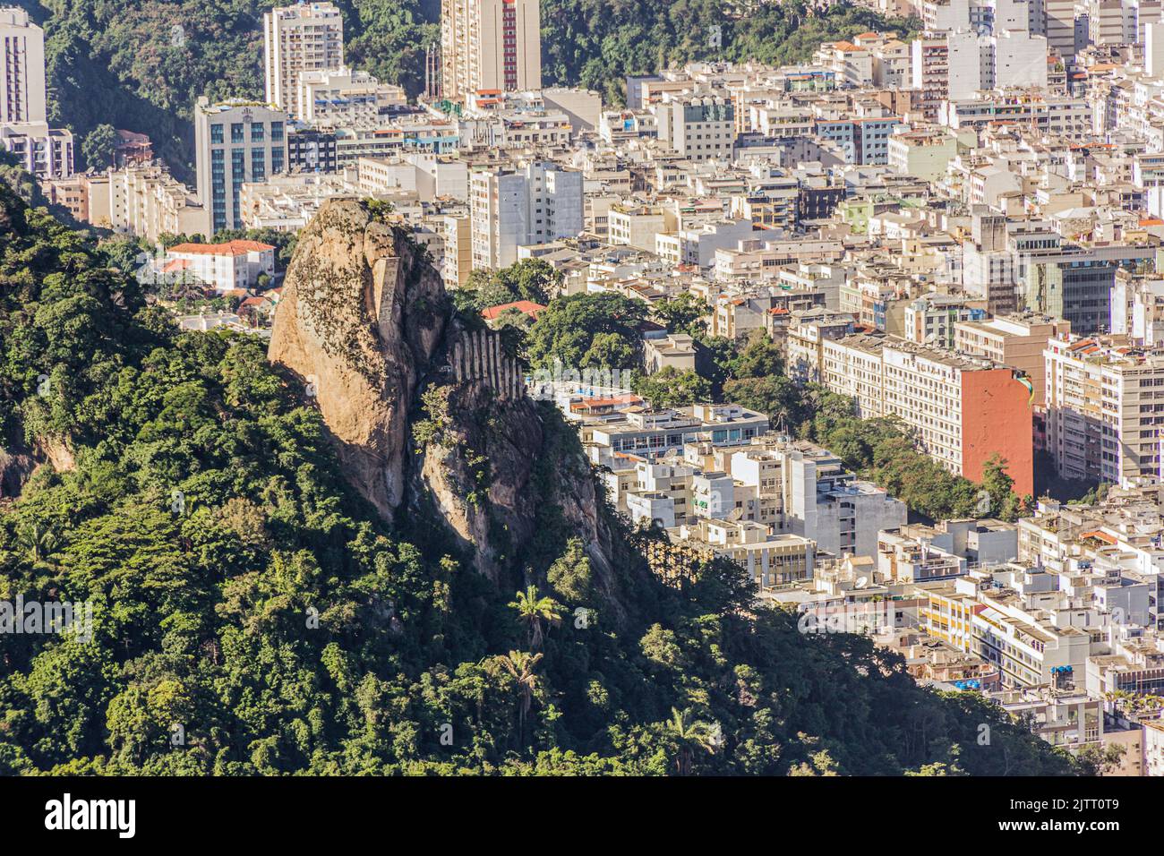 Pic Agullhinha l'inhanga, situé à Copacabana à Rio de Janeiro au Brésil. Banque D'Images