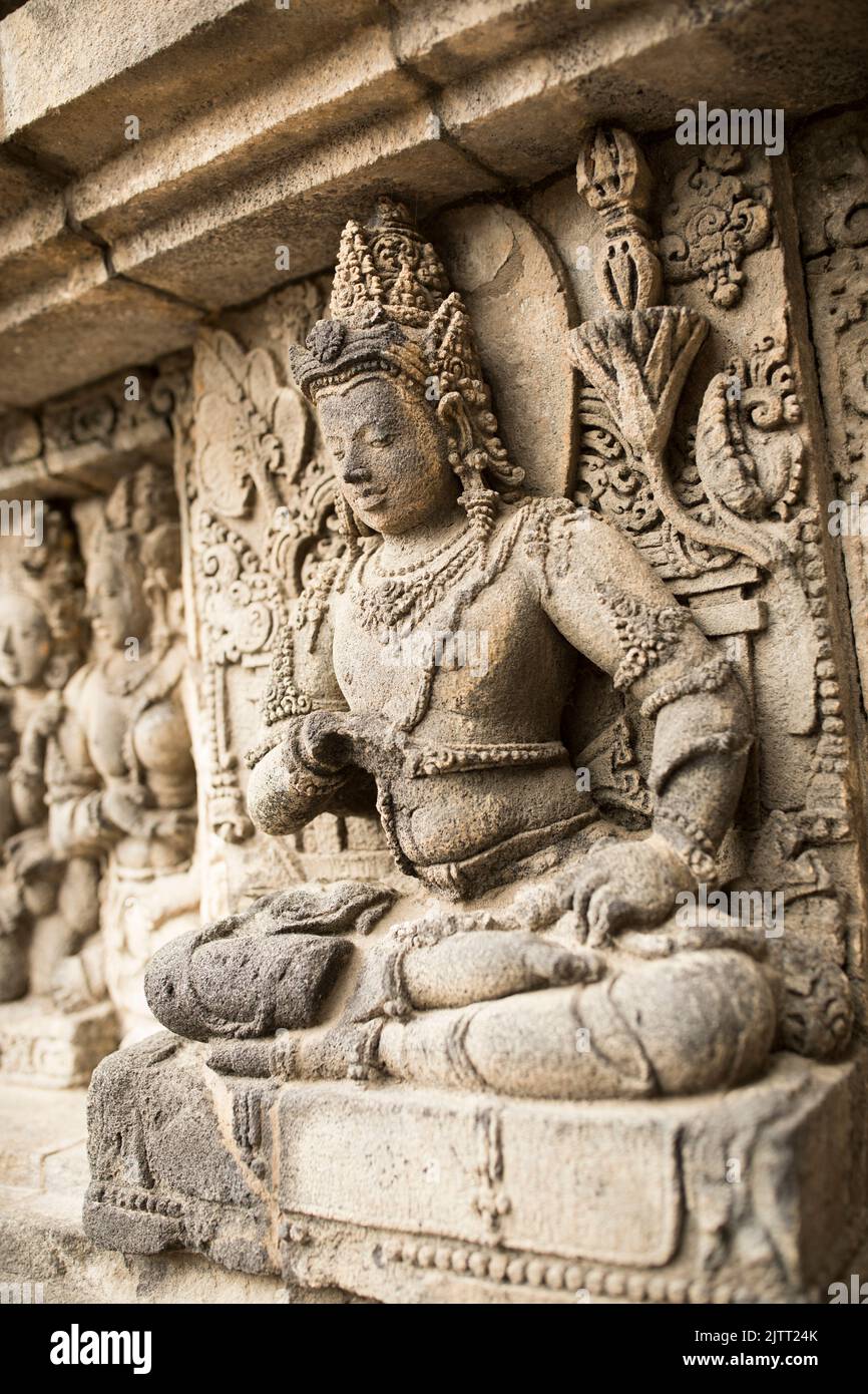 Sculpture de relief de dieu hindou à l'ancien temple hindou de Prambanan à Jogjakarta (Yogyakarta), Java, Indonésie, Asie. Banque D'Images