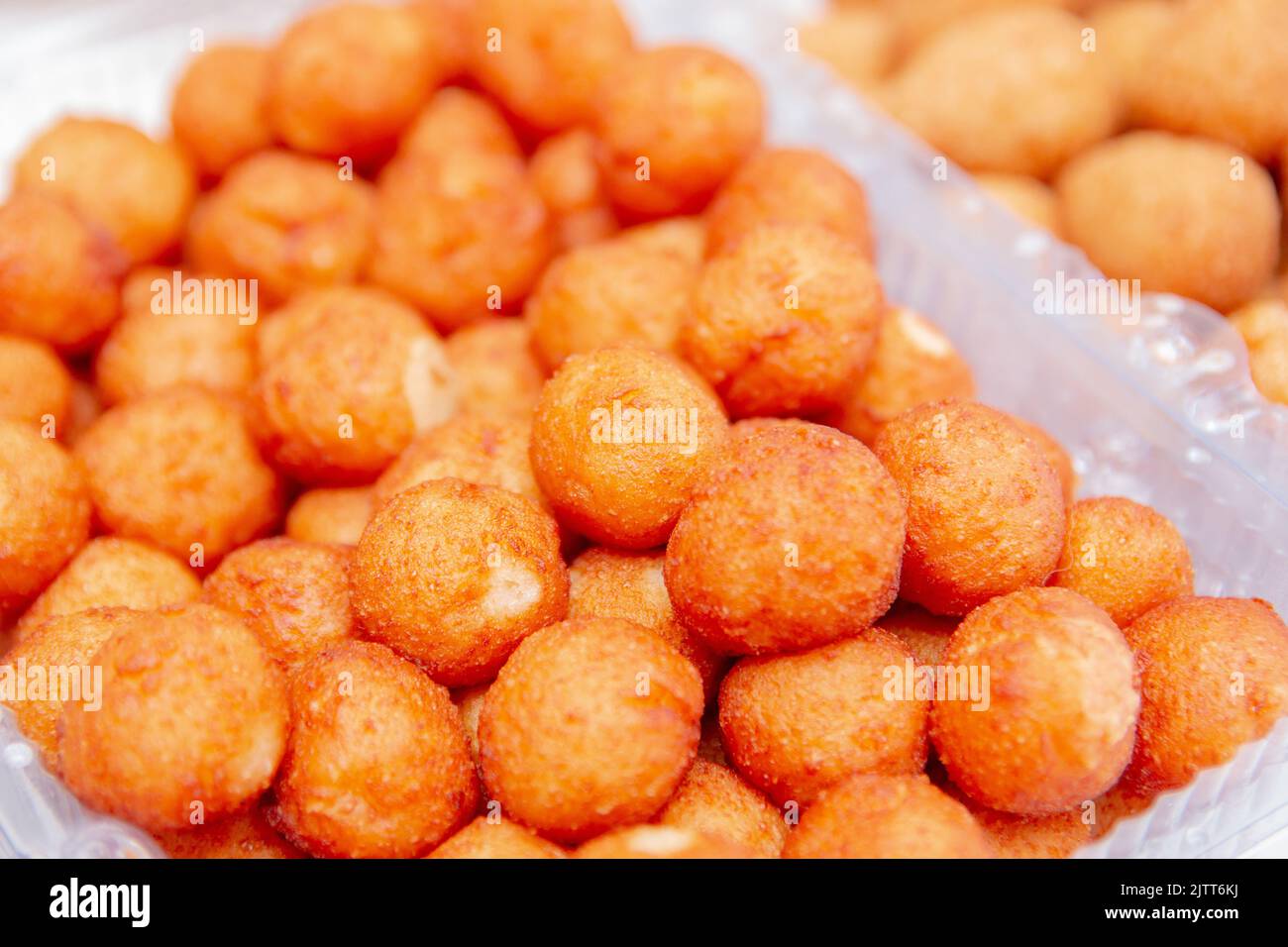 Boule de fromage, salée très commune dans les parties à Rio de Janeiro Brésil. Banque D'Images