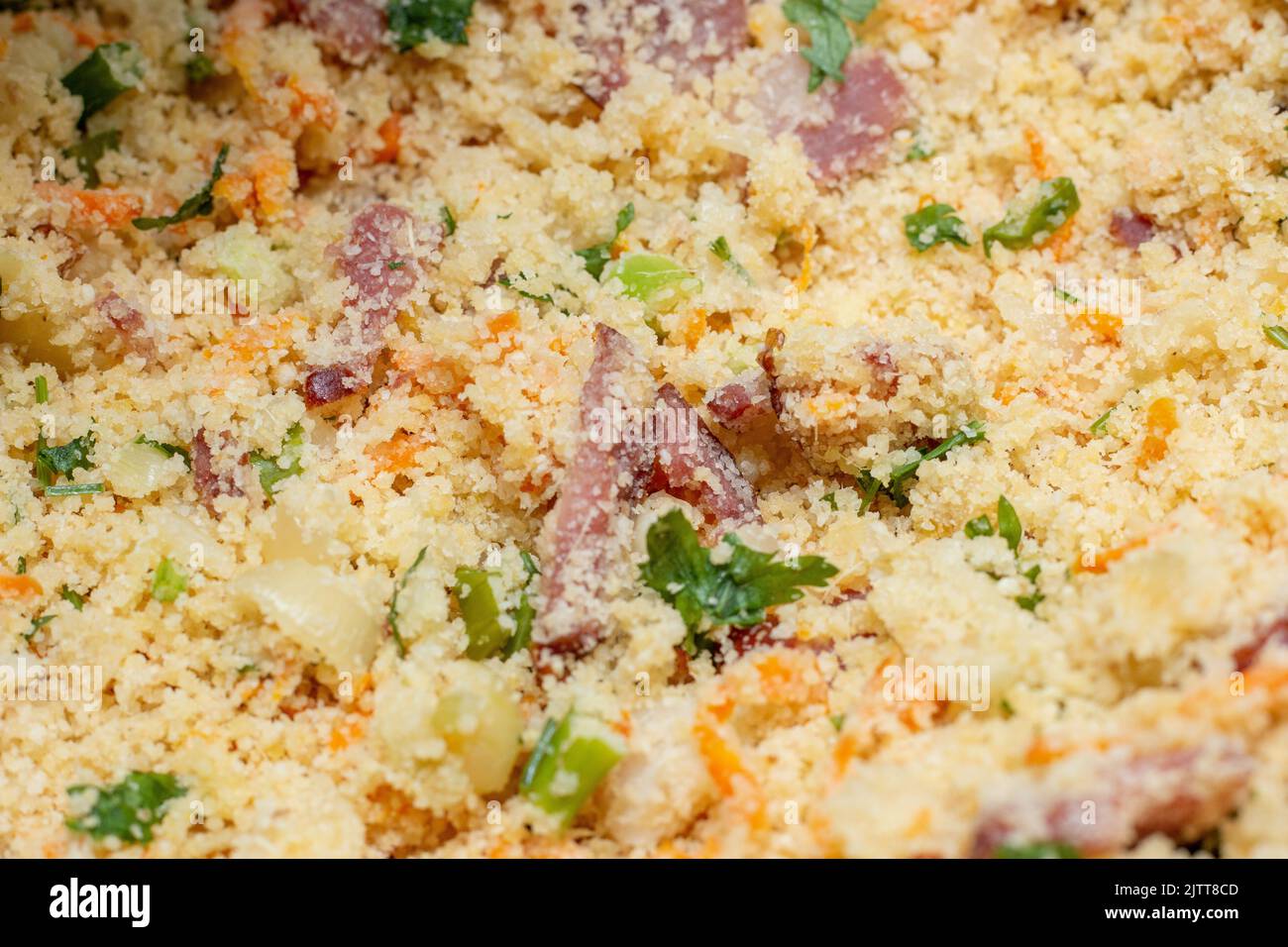 Chapelure de bacon avec viande séchée, une nourriture très populaire au Brésil. Banque D'Images