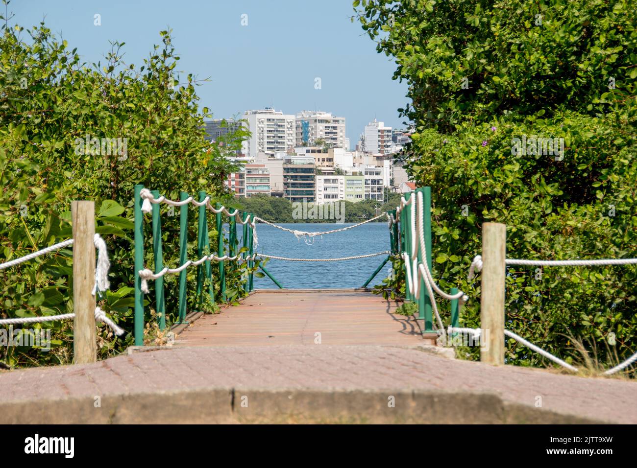 vue sur le lagon rodrigo de freitas à rio de janeiro, brésil. Banque D'Images