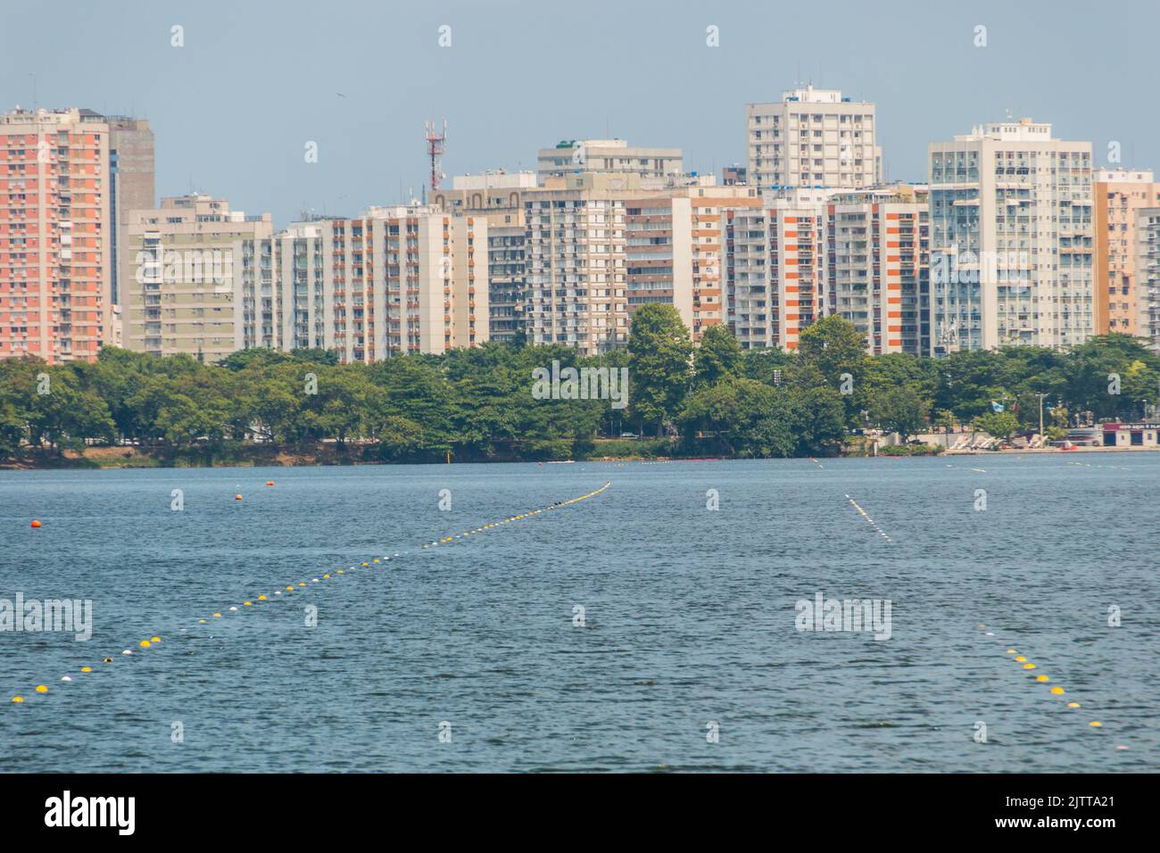 vue sur le lagon rodrigo de freitas à rio de janeiro, brésil. Banque D'Images