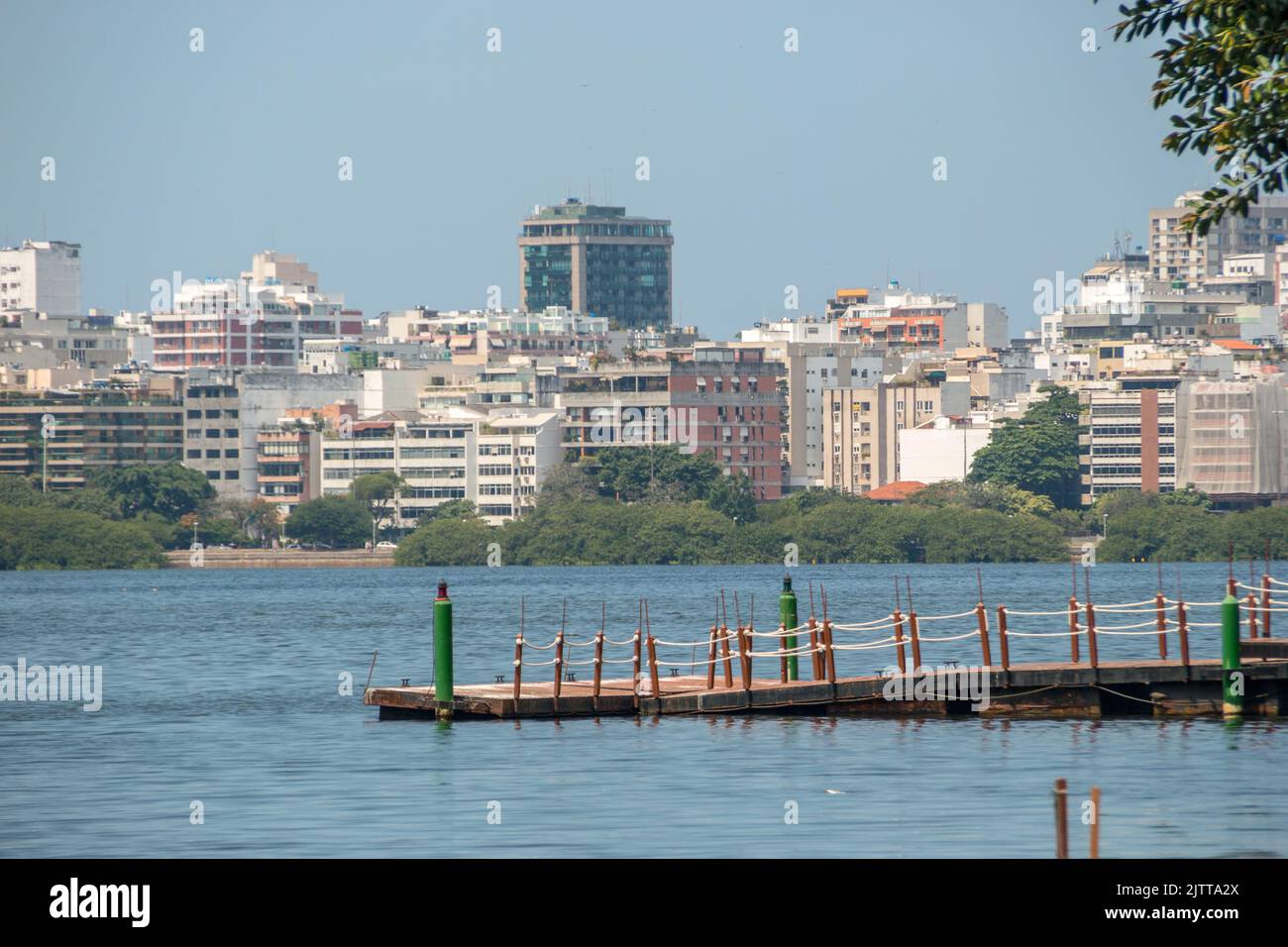 vue sur le lagon rodrigo de freitas à rio de janeiro, brésil. Banque D'Images