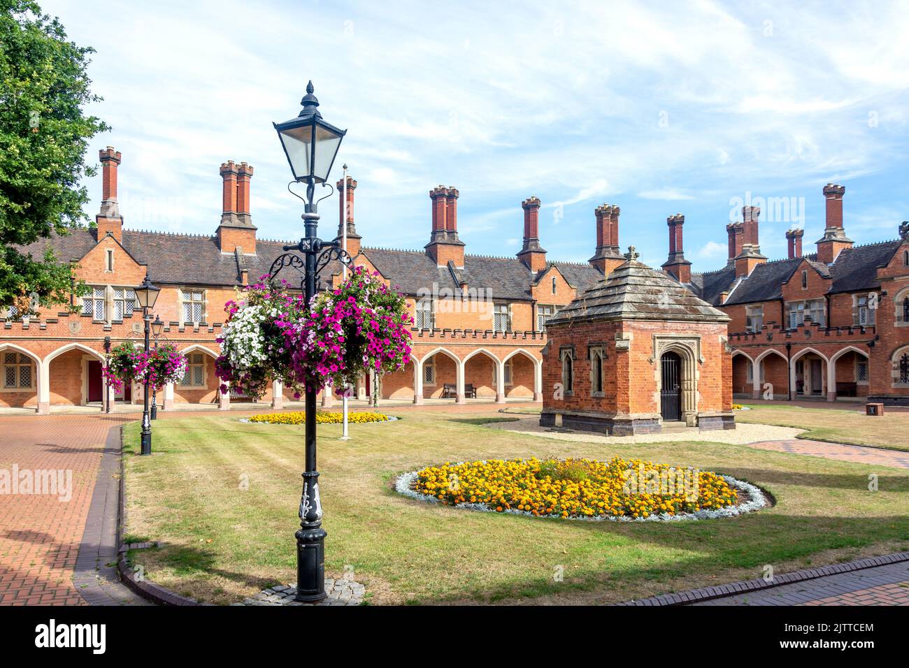 19th Century Nicholas Chamberlaine's Armshres, All Saints Square, Bedworth, Warwickshire, Angleterre, Royaume-Uni Banque D'Images