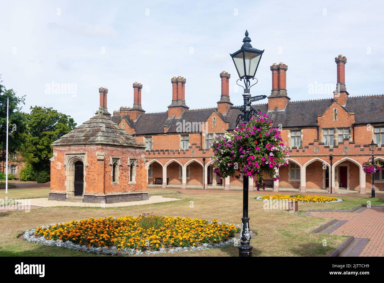 19th Century Nicholas Chamberlaine's Armshres, All Saints Square, Bedworth, Warwickshire, Angleterre, Royaume-Uni Banque D'Images