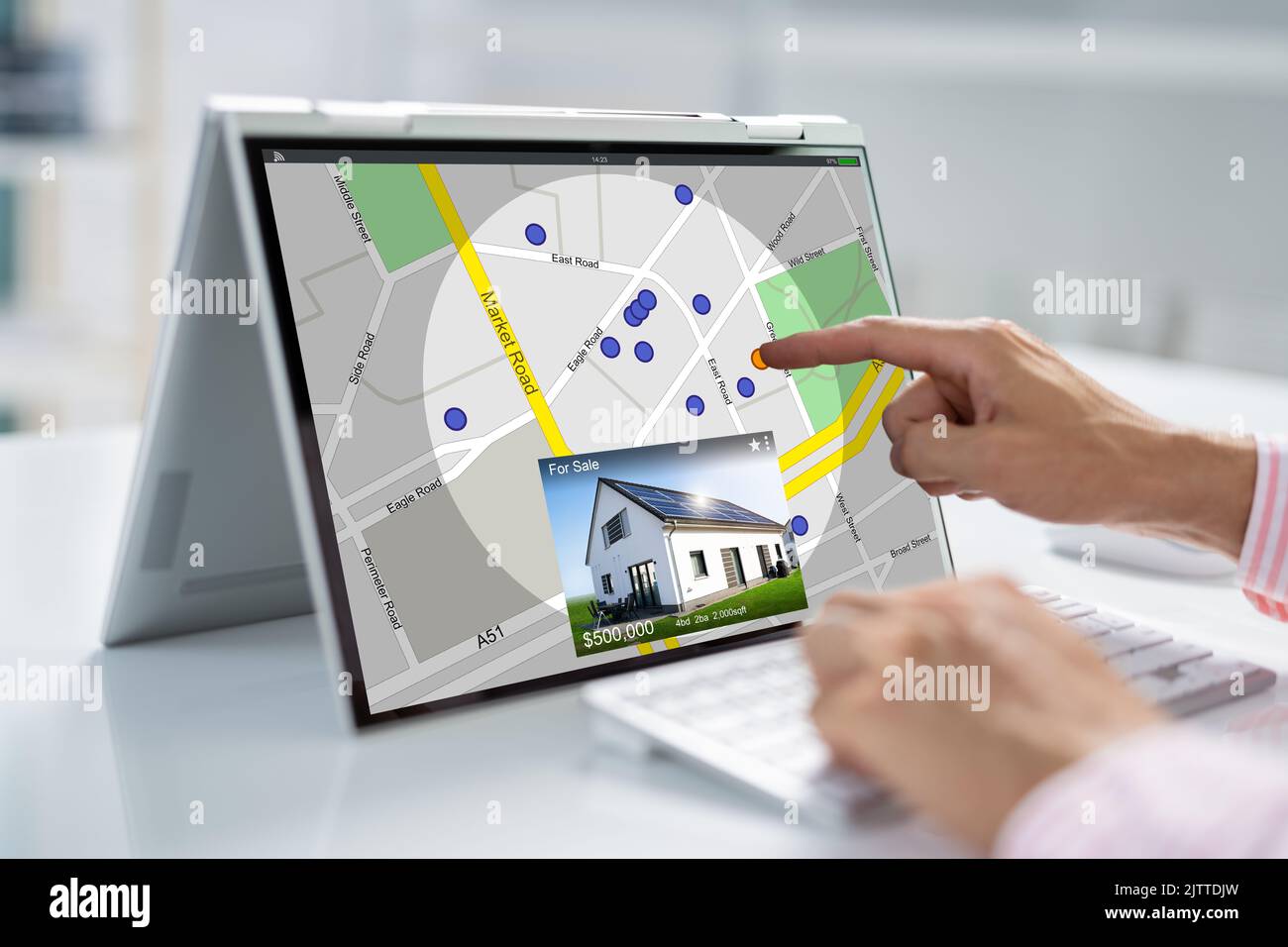 Recherche de biens immobiliers en ligne et liste Web Banque D'Images
