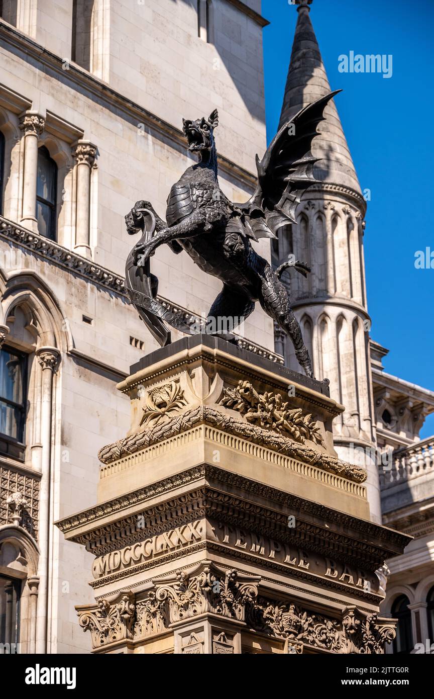 Le Bar Temple gothique dragon sculpture situé sur Fleet Street - le dragon symbolise la frontière sur la ville de Londres. Banque D'Images