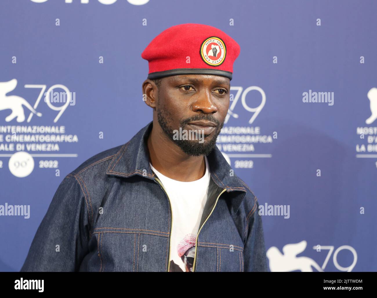 Venise, Italie, 1st septembre 2022, Robert Kyagulanyi Ssentamu, Bobi Wine au photocall pour le film Bobi Wine : Président du ghetto au Festival du film de Venise en Italie en 79th. Credit: Doreen Kennedy/Alamy Live News Banque D'Images