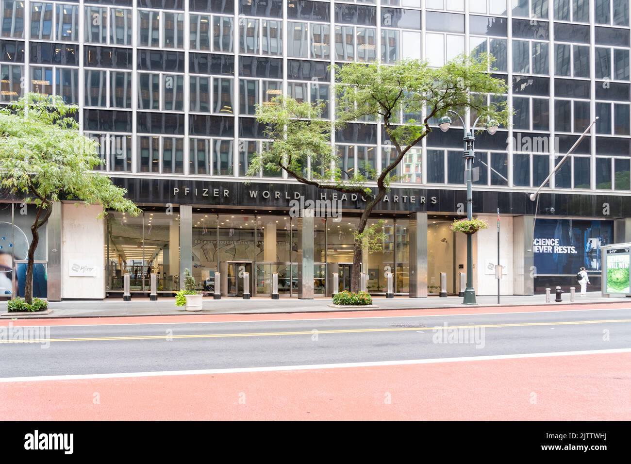 New York, NY, Etats-Unis - 22 août 2022 : siège mondial de Pfizer à New York, Etats-Unis. Banque D'Images