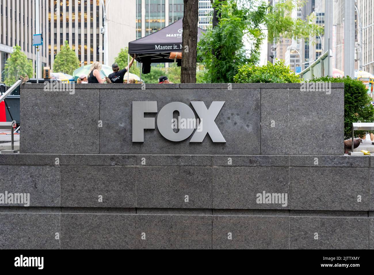 New York, NY, Etats-Unis - 18 août 2022 : logo Fox News en dehors du siège du réseau à New York, NY, Etats-Unis, 18 août 2022. Banque D'Images