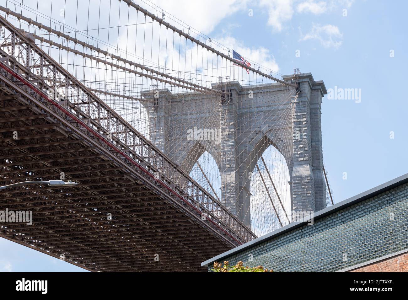 Brooklyn Bridge est montré à New York City, NY, États-Unis. Banque D'Images