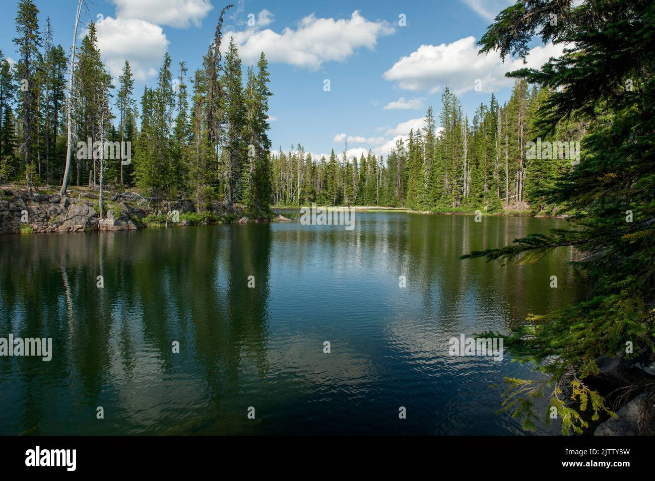 Le lac Kershaw, sur le sentier des nombreux lacs, dans la région sauvage des trois Sœurs de l'Oregon Banque D'Images