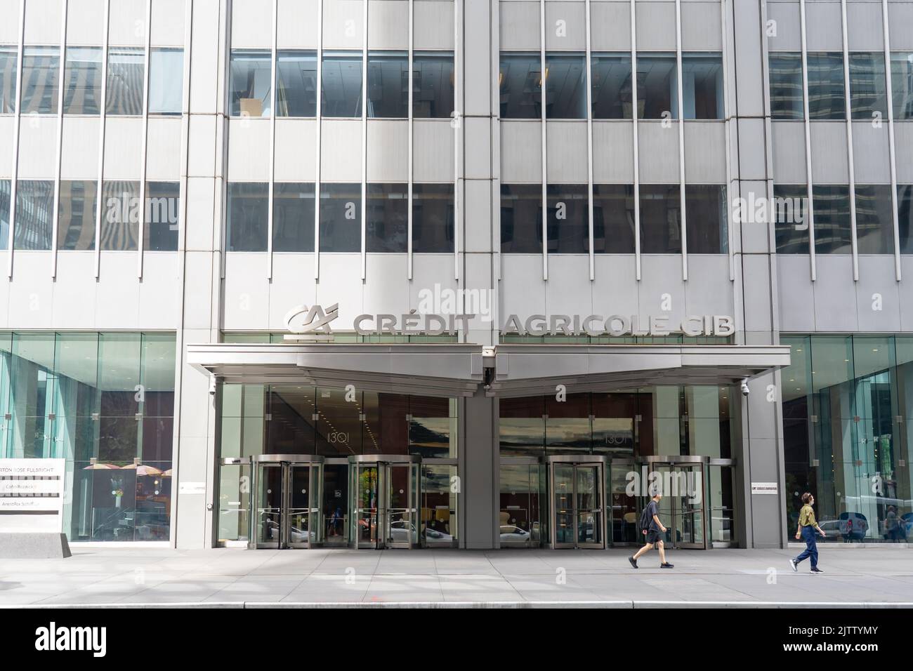 New York, Etats-Unis - 21 août 2022: Crédit agricole CIB immeuble de bureaux à Manhattan, New York, Etats-Unis. Banque D'Images