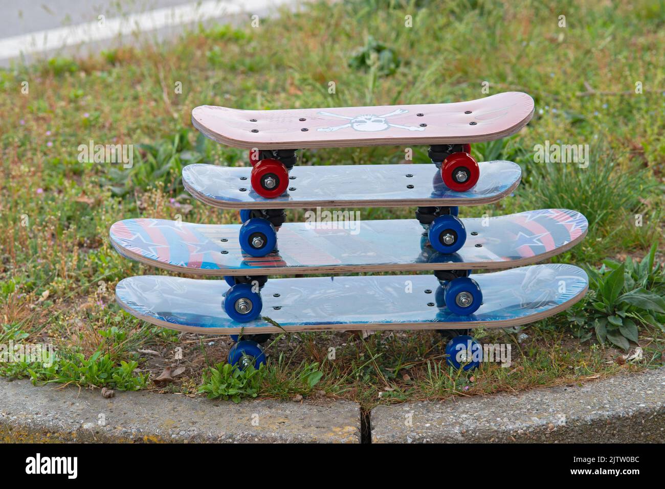Italie, Lombardie, planches à roulettes l'une sur l'autre à vendre Banque D'Images