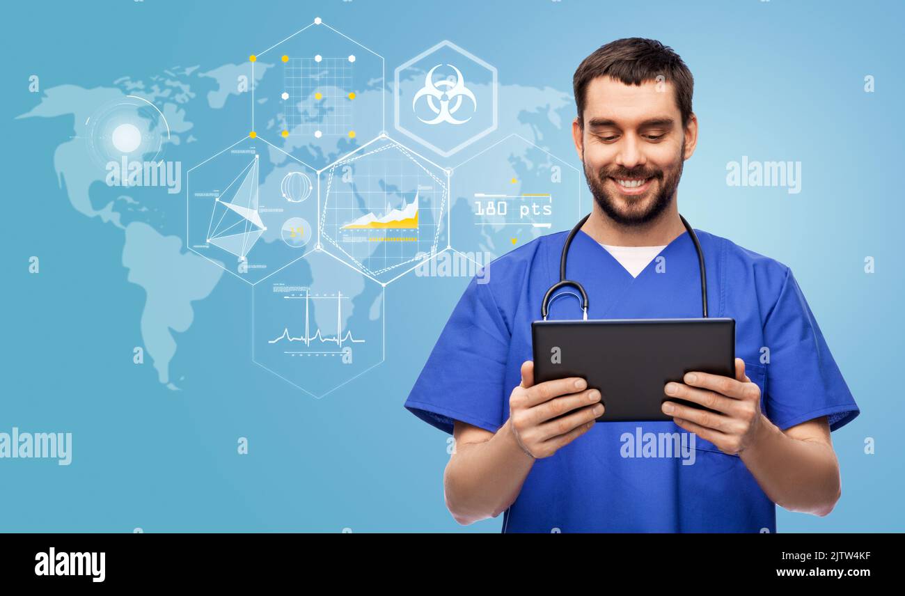 médecin ou infirmière de sexe masculin avec tablette pc sur les graphiques Banque D'Images