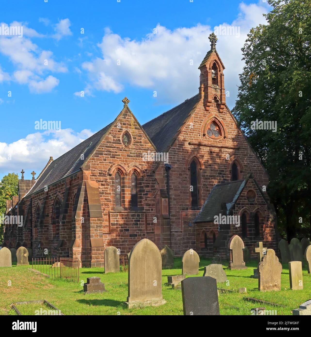 Église de la Toussaint et vicariage, Bell Lane, Thelwall, Warrington, Cheshire, ANGLETERRE, ROYAUME-UNI, WA4 2SX Banque D'Images