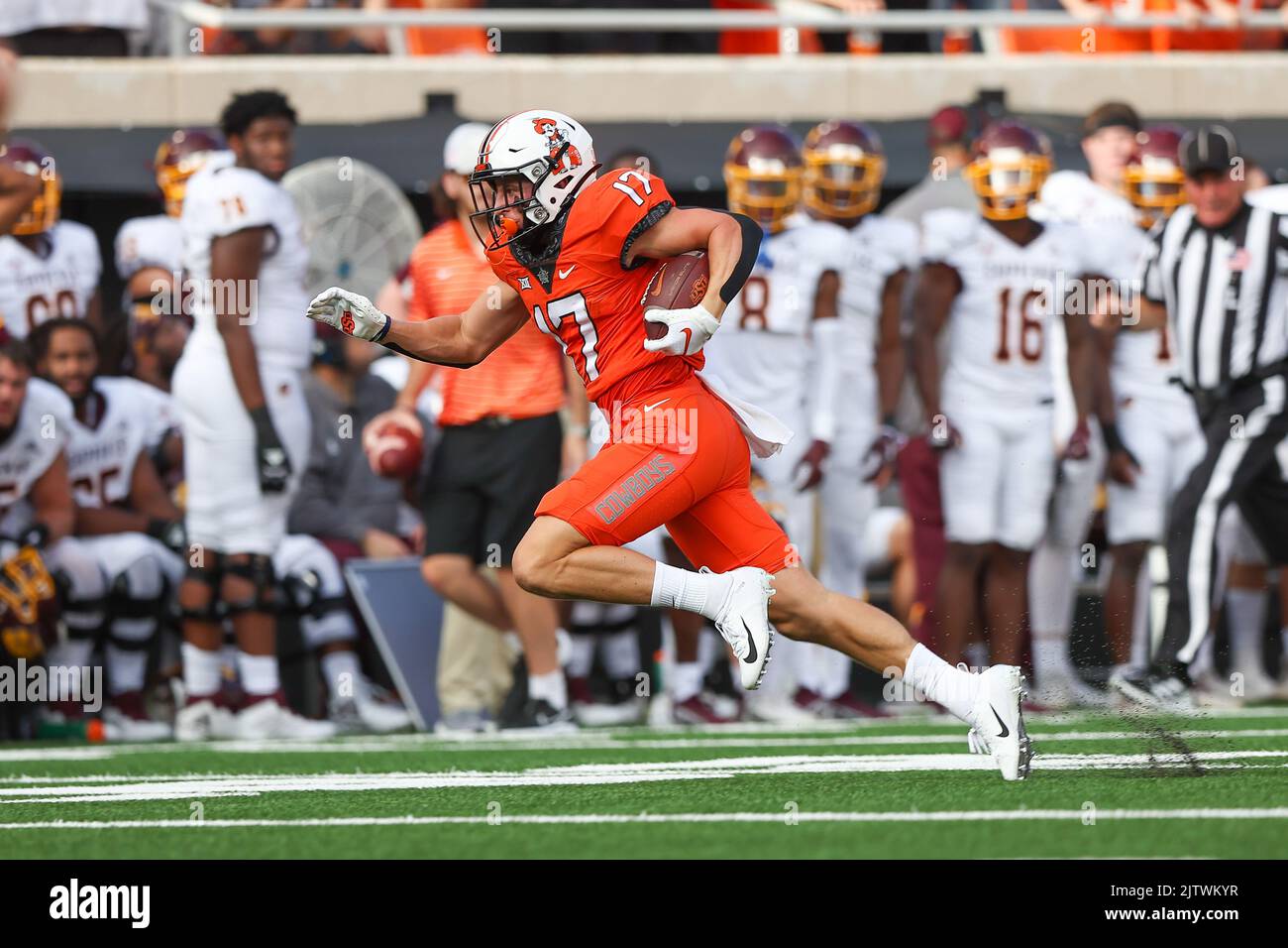 Stillwater, OK, États-Unis. 01st septembre 2022. John Paul Richardson (17), un grand receveur de l'État d'Oklahoma, court pour un touchdown dans la première moitié lors d'un match de football entre les Chippewas du Michigan central et les Cowboys de l'État d'Oklahoma au stade Boone Pickens à Stillwater, Oklahoma. Gray Siegel/CSM/Alamy Live News Banque D'Images