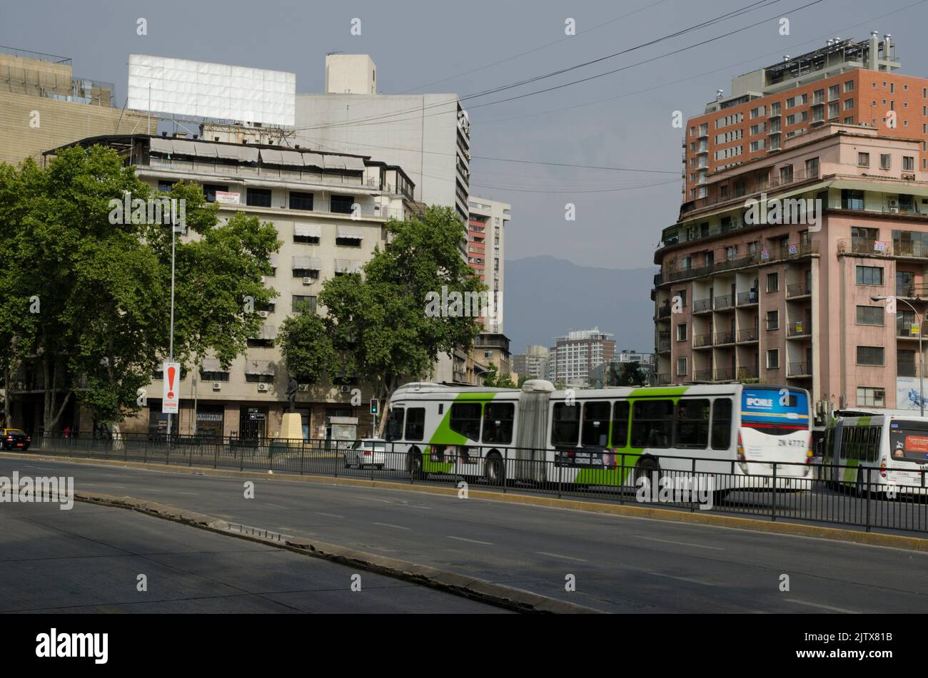 Paysage urbain. Libertador Bernardo O'Higgins Avenue. Santiago du Chili. Le Chili. Banque D'Images