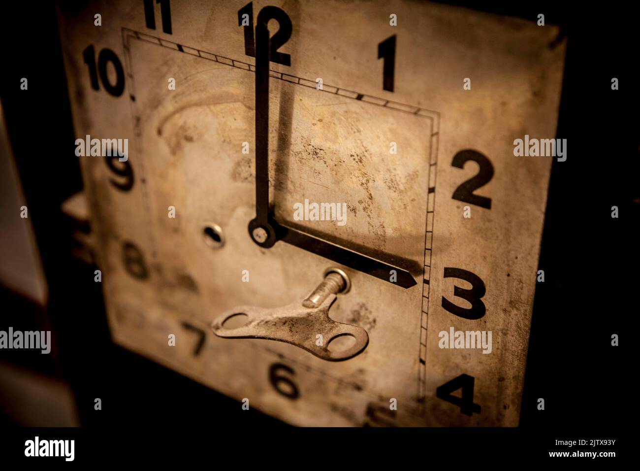 Horloge à enrouleur en laiton antique. Insérer ou lancer un point d'enroulement. Banque D'Images