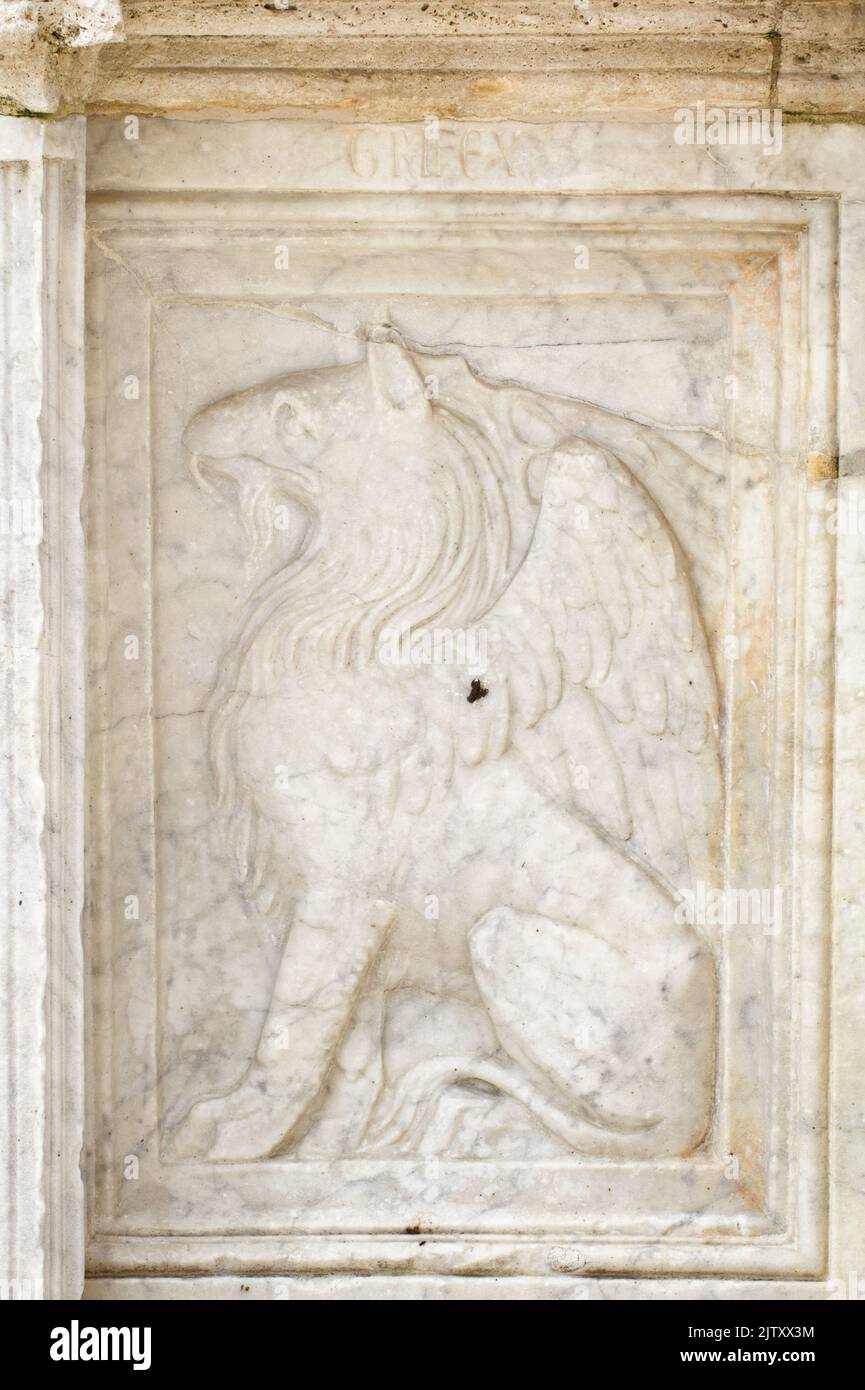 Le Griffin - détail de Fontana Maggiore (1275), un chef-d'œuvre de sculpture médiévale symbole de la ville de Pérouse - Italie Banque D'Images