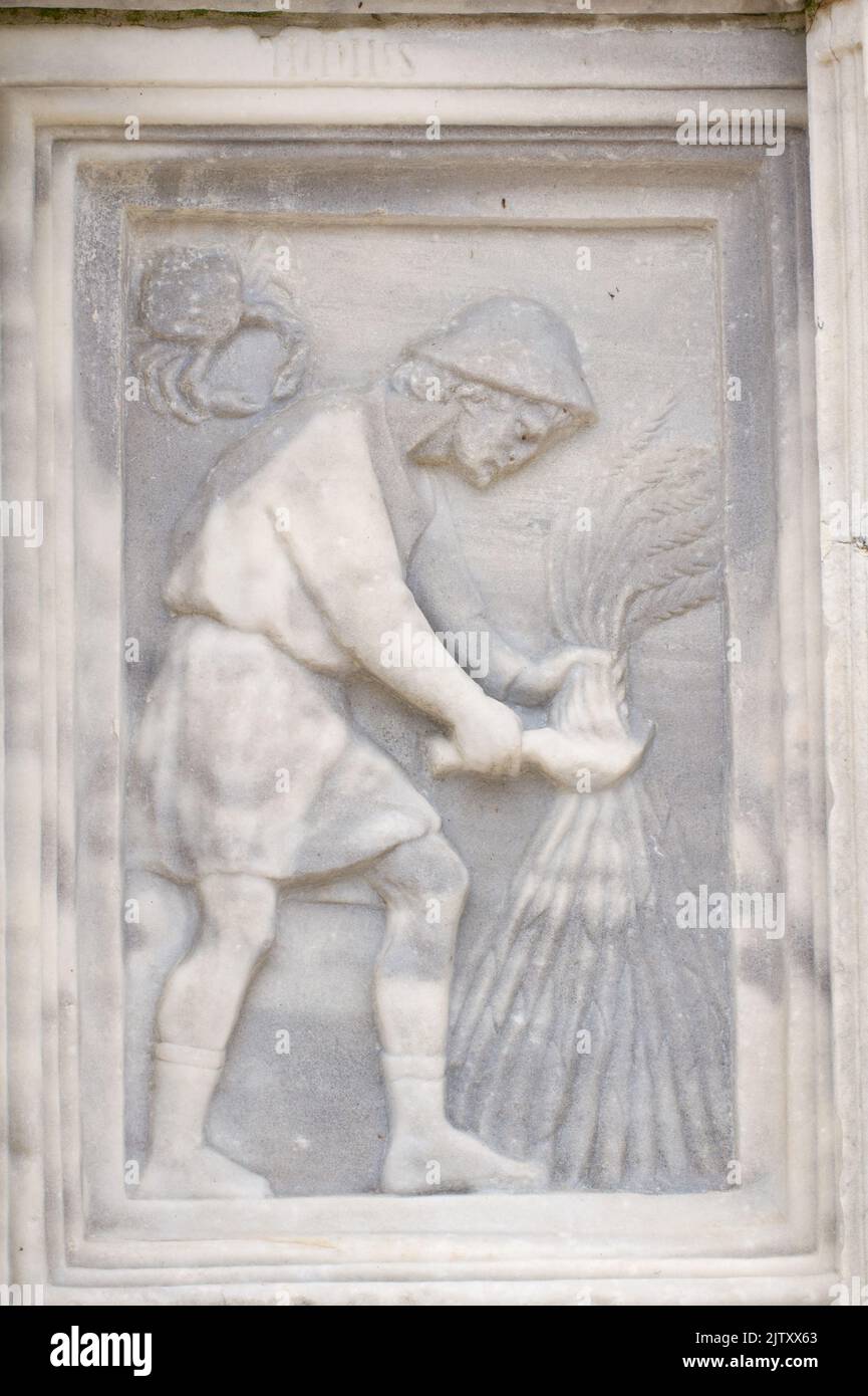 Juin : la récolte - détail de Fontana Maggiore (1275), un chef-d'œuvre de sculpture médiévale symbole de la ville de Pérouse - Italie Banque D'Images