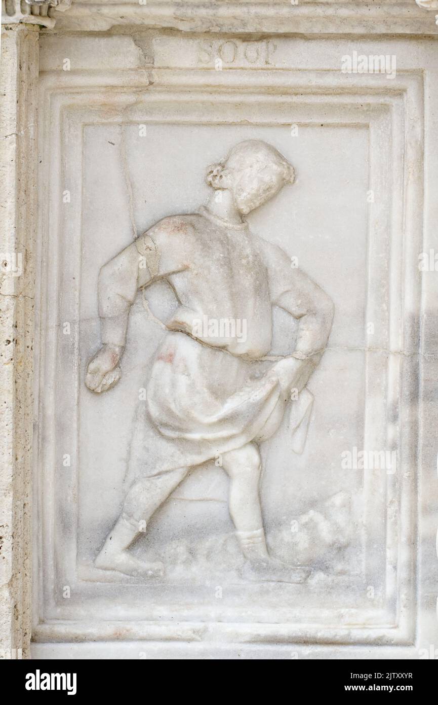 Novembre : le labour et l'ensemencement - détail de Fontana Maggiore (1275), un chef-d'œuvre de sculpture médiévale symbole de la ville de Pérouse - Italie Banque D'Images