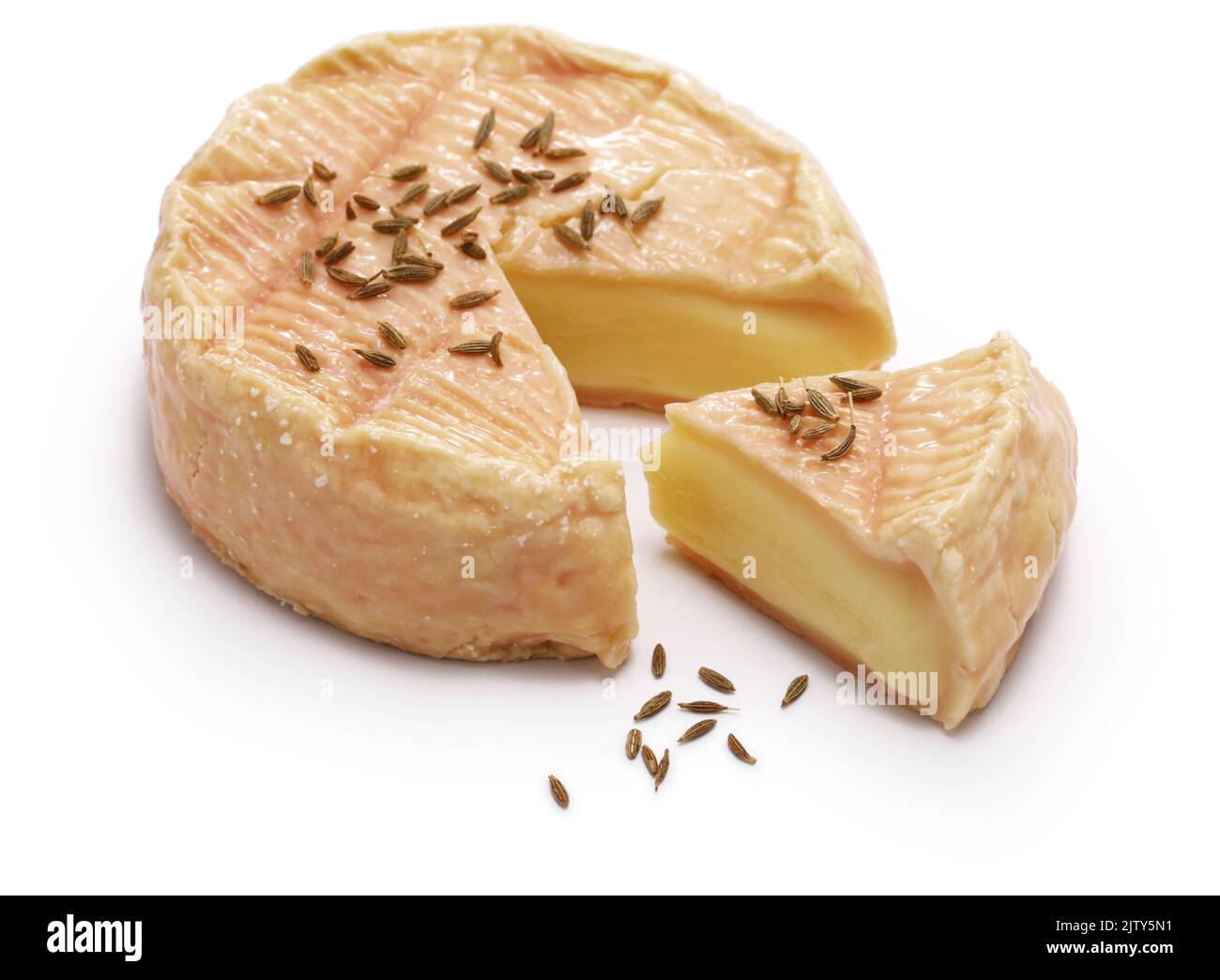 Munster (fromage blanc lavé d'Alsace, France) avec des graines de cumin Banque D'Images Munster (fromage blanc lavé d'Alsace, France) avec des graines de cumin Banque D'Images