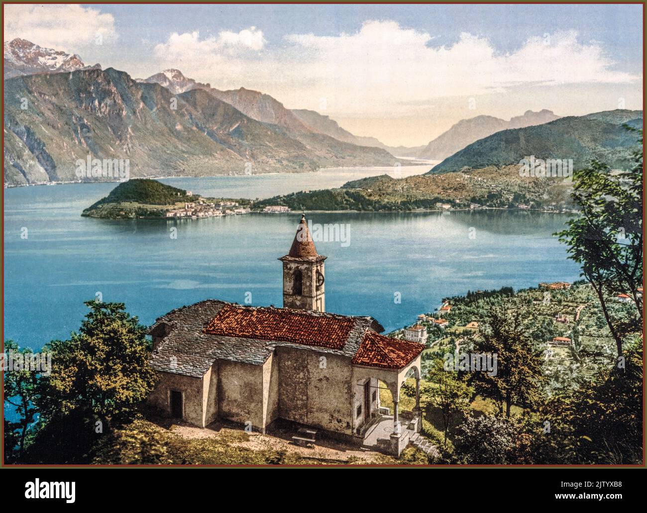 LAC DE CÔME RÉTRO ART VOYAGE PHOTOCHROM IMAGE Capello Saint-Ange et vue de Bellagio, Lac de Côme, Italie c1890 et 1900 photochromie, couleur. Banque D'Images
