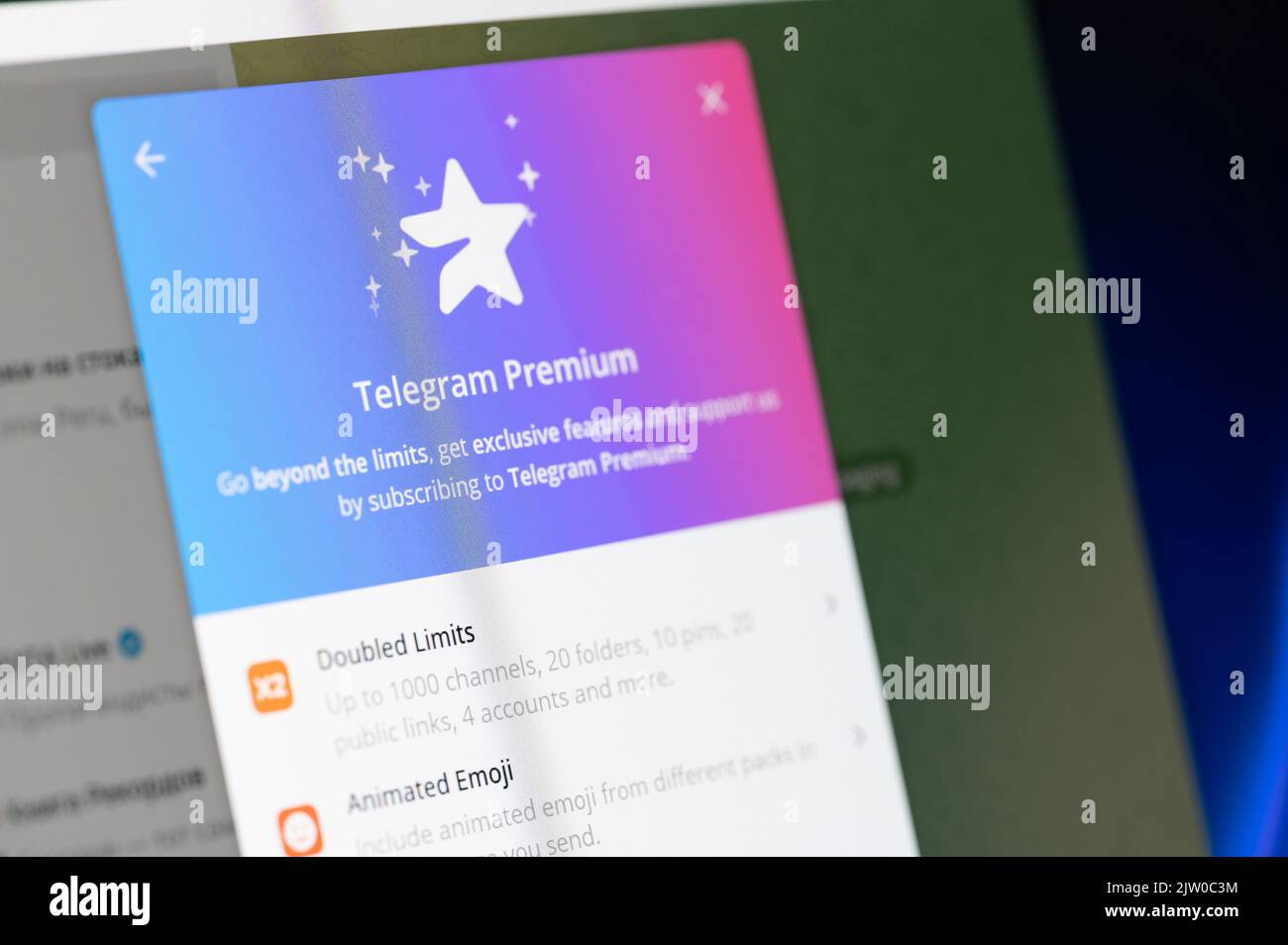 New york, Etats-Unis - 1 septembre 2022 : démarrer l'abonnement Telegram Premium sur l'écran de l'ordinateur portable macro vue rapprochée arrière-plan Banque D'Images