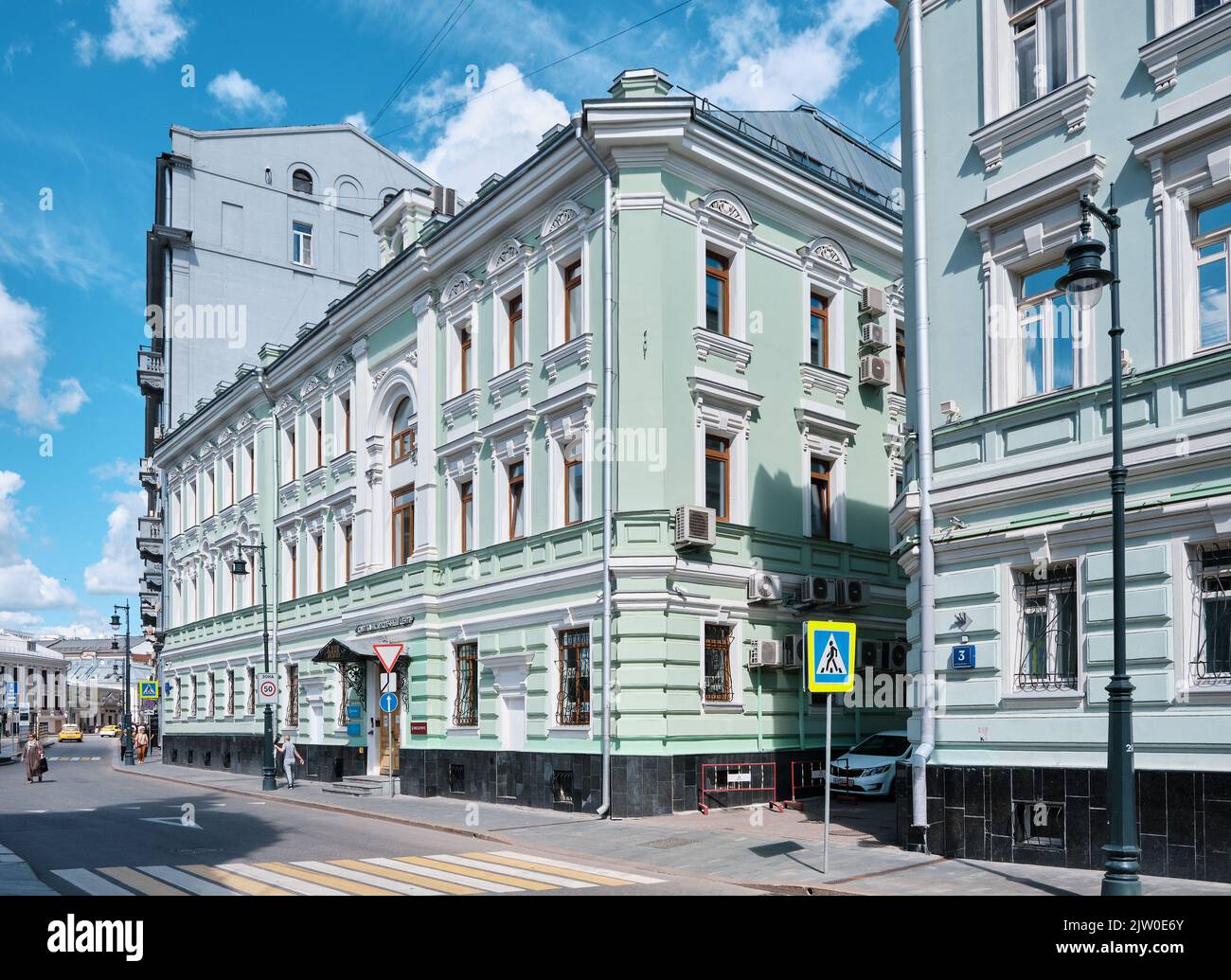 Une vue sur l'un des bâtiments de la résidence Buturlin-Golokhvastava, une ancienne propriété lucrative de la Société russe d'assurance-vie, 18th siècle, Banque D'Images Une vue sur l'un des bâtiments de la résidence Buturlin-Golokhvastava, une ancienne propriété lucrative de la Société russe d'assurance-vie, 18th siècle, Banque D'Images